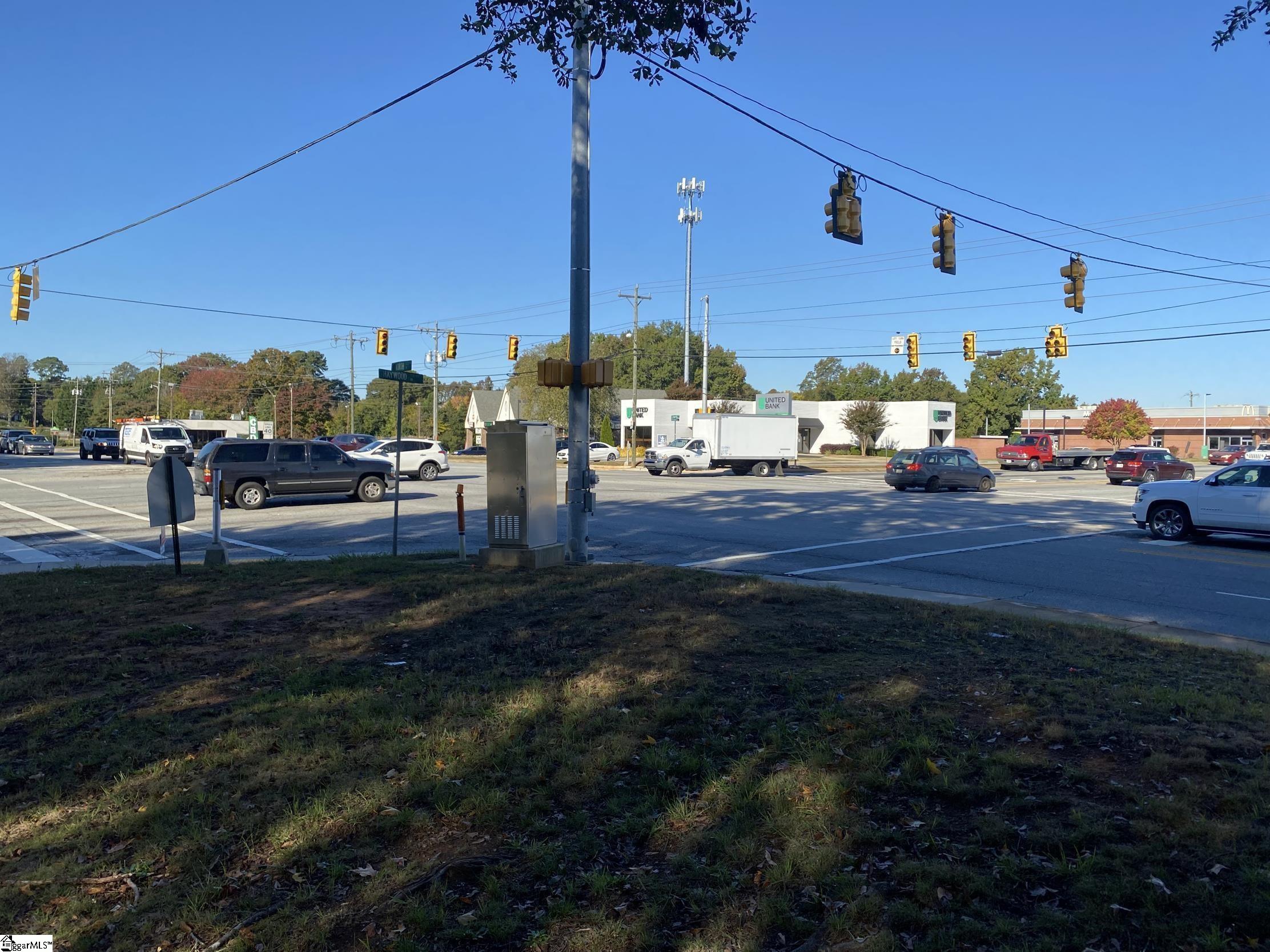 Homes for sale in Greenville, SC | 1324 Haywood Rd, Greenville, SC 29615 | MLS# 1561545