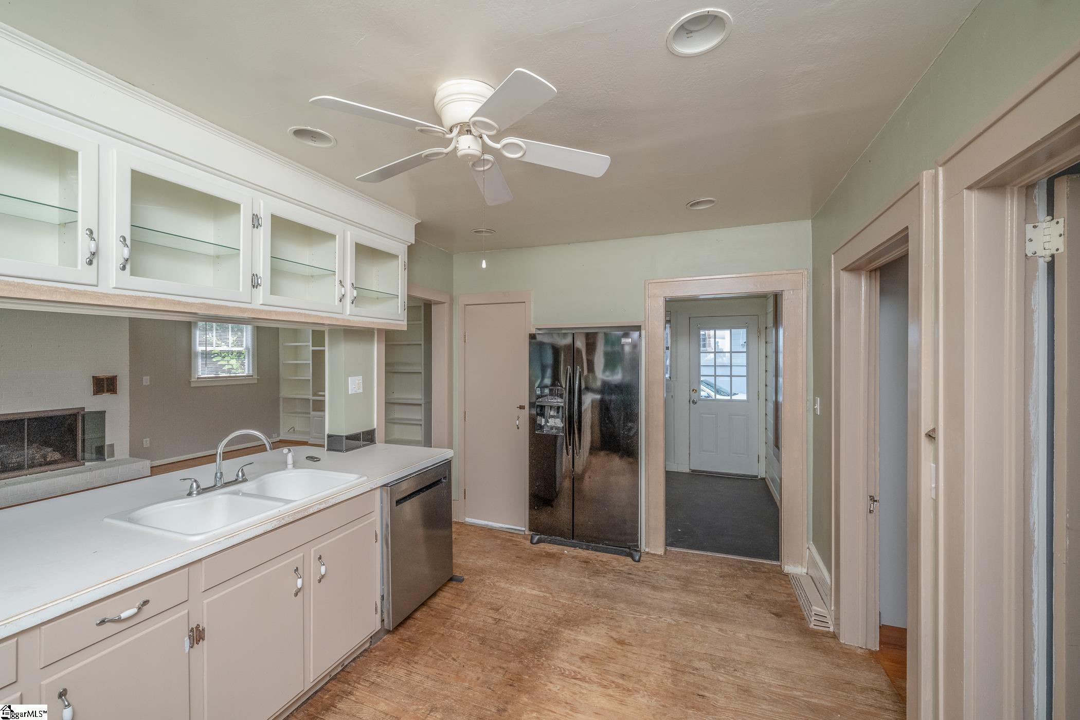 20 N Davis Drive Greenville, SC 29611