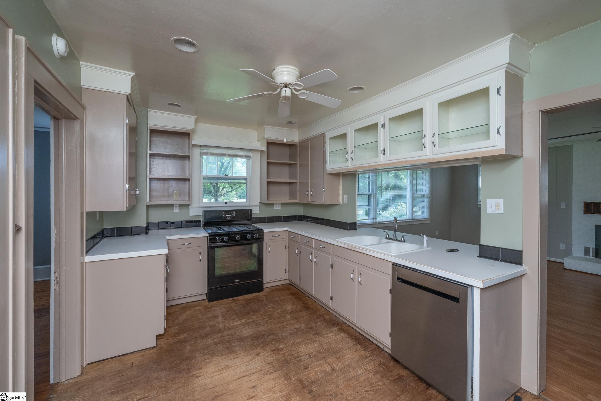 20 N Davis Drive Greenville, SC 29611