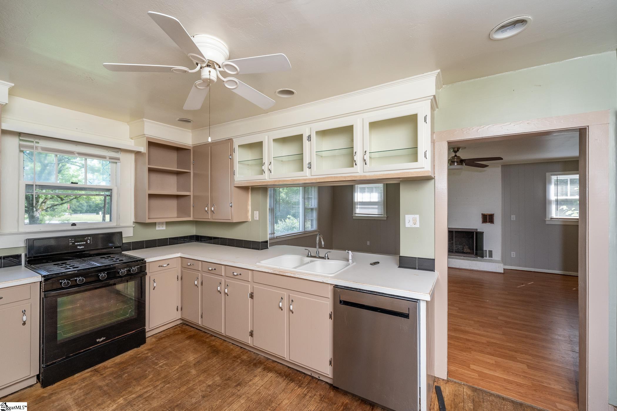 20 N Davis Drive Greenville, SC 29611