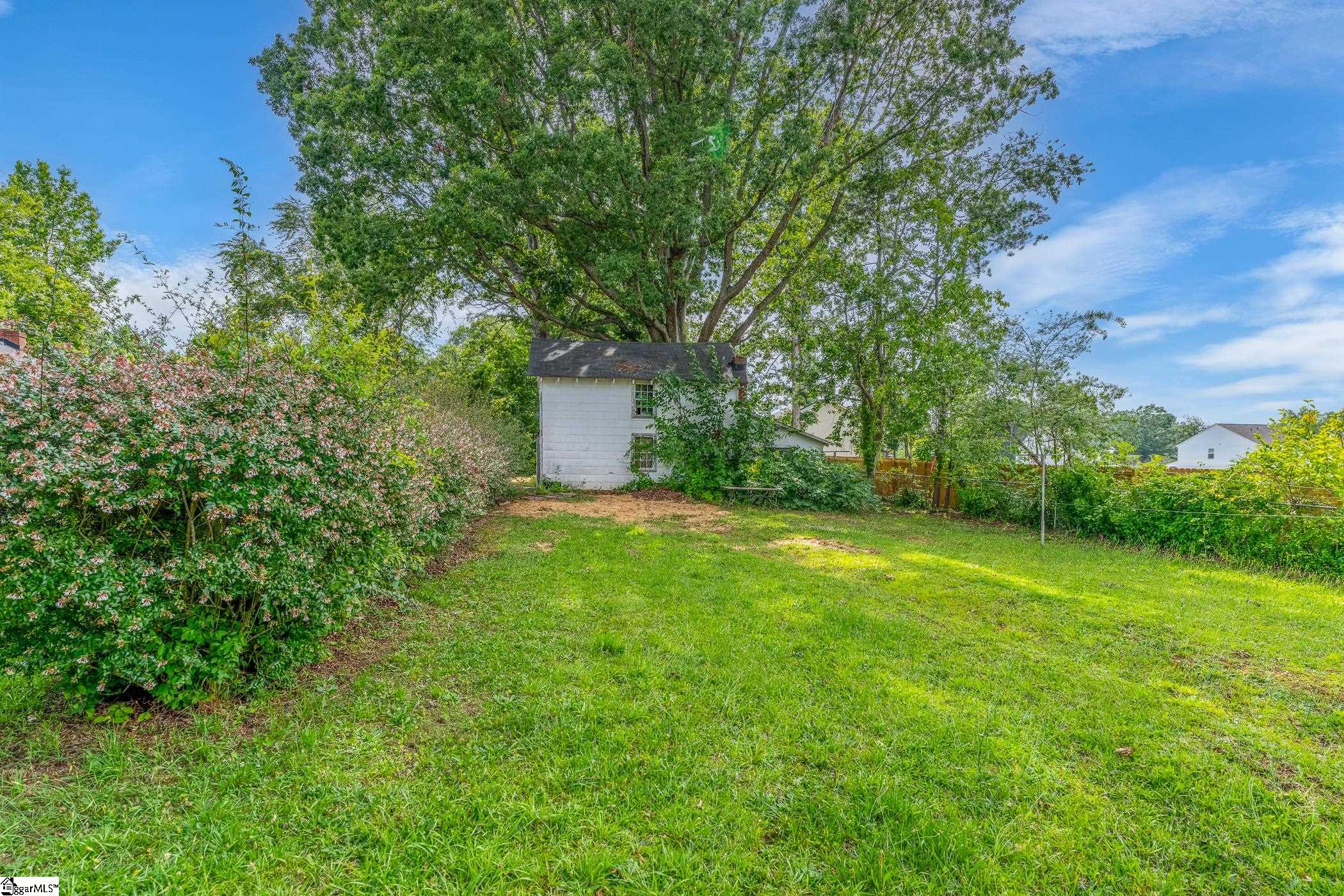 20 N Davis Drive Greenville, SC 29611