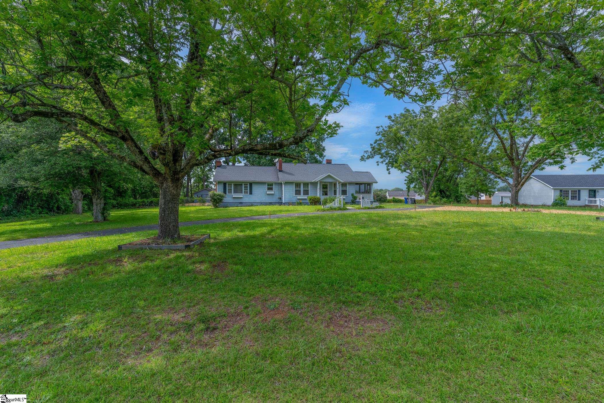 20 N Davis Drive Greenville, SC 29611