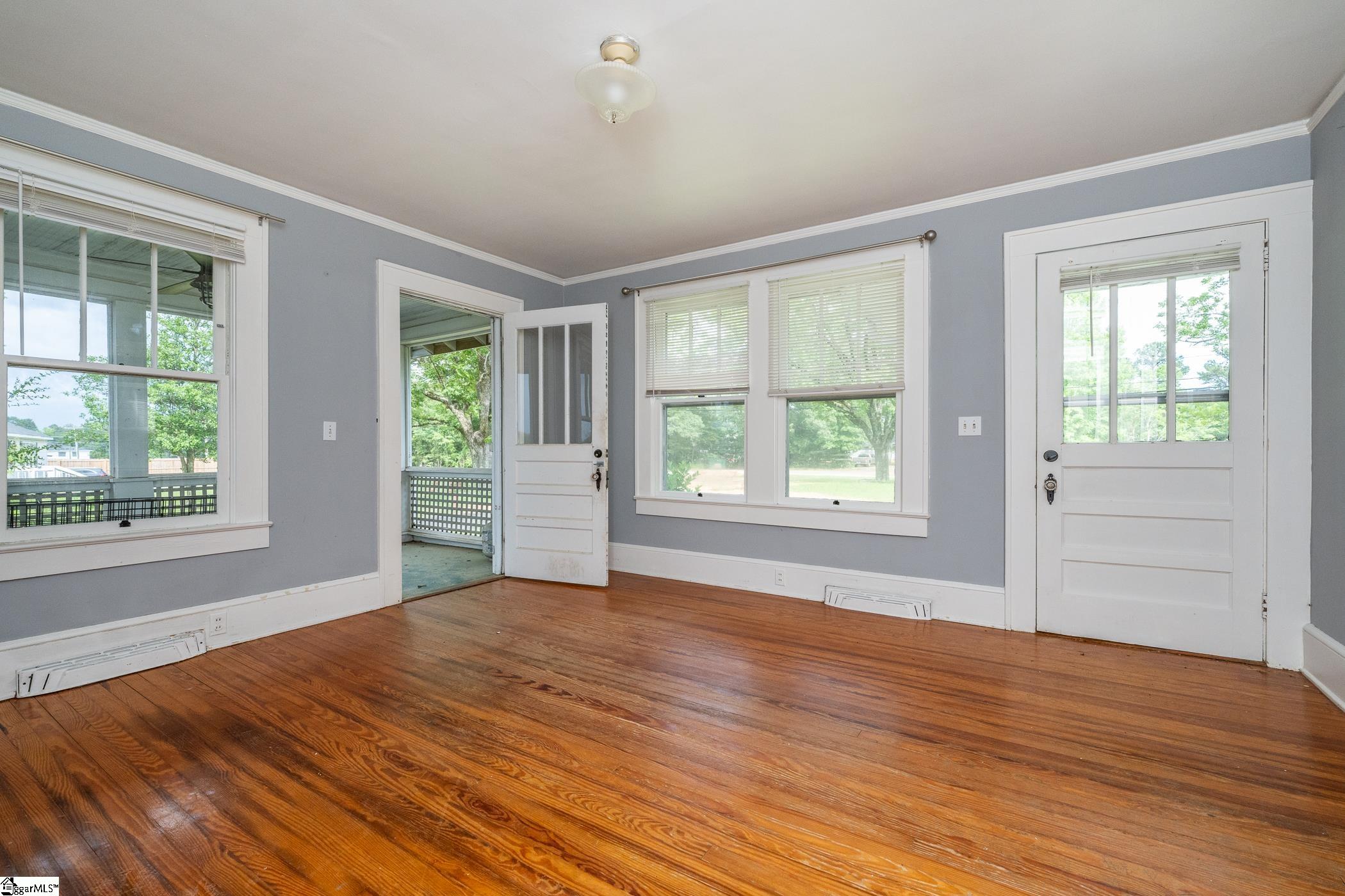 20 N Davis Drive Greenville, SC 29611