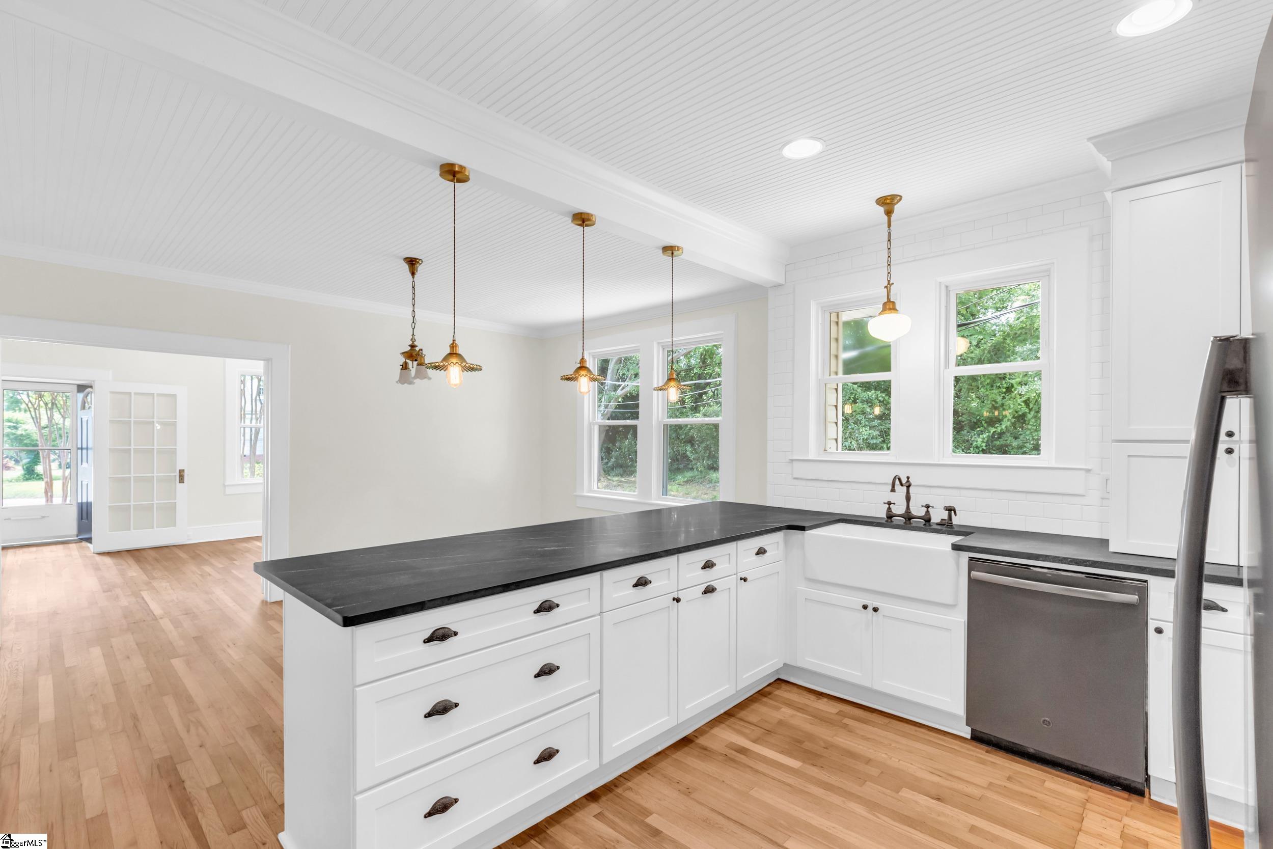 221 Brookdale Avenue Greenville, SC 29607