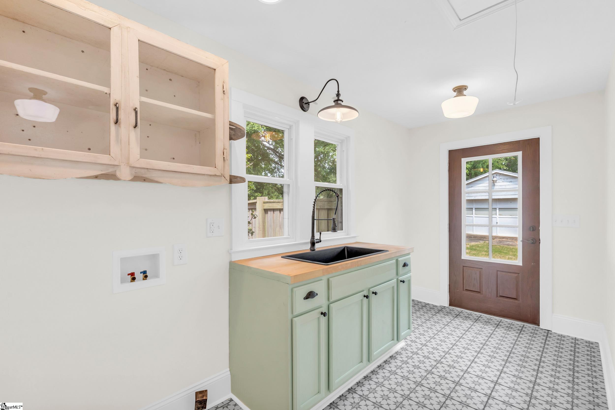 221 Brookdale Avenue Greenville, SC 29607
