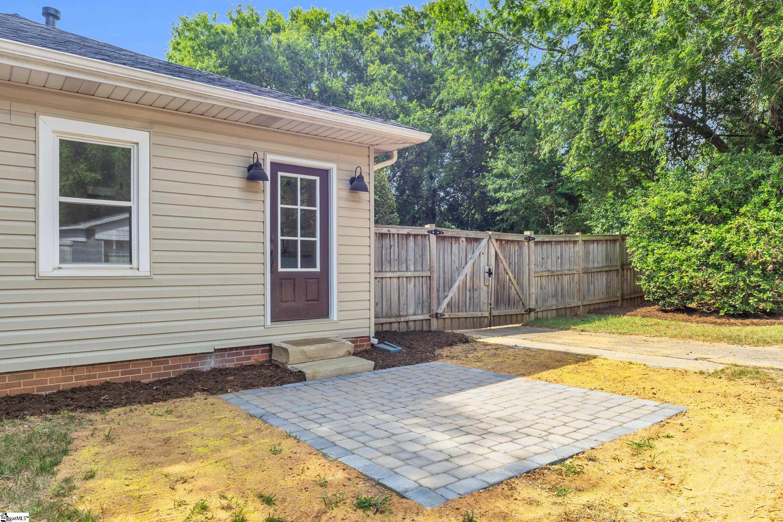 221 Brookdale Avenue Greenville, SC 29607