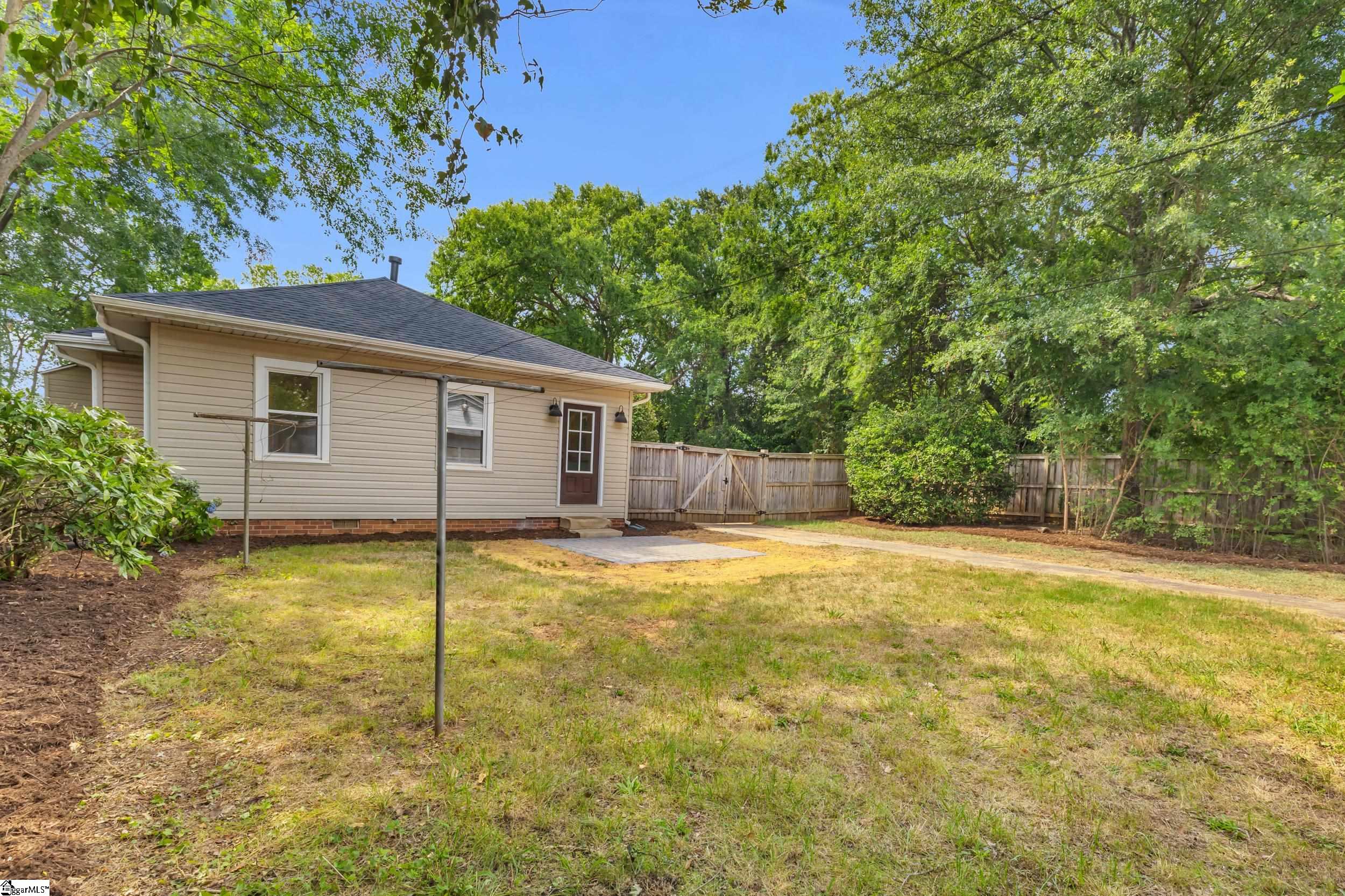 221 Brookdale Avenue Greenville, SC 29607