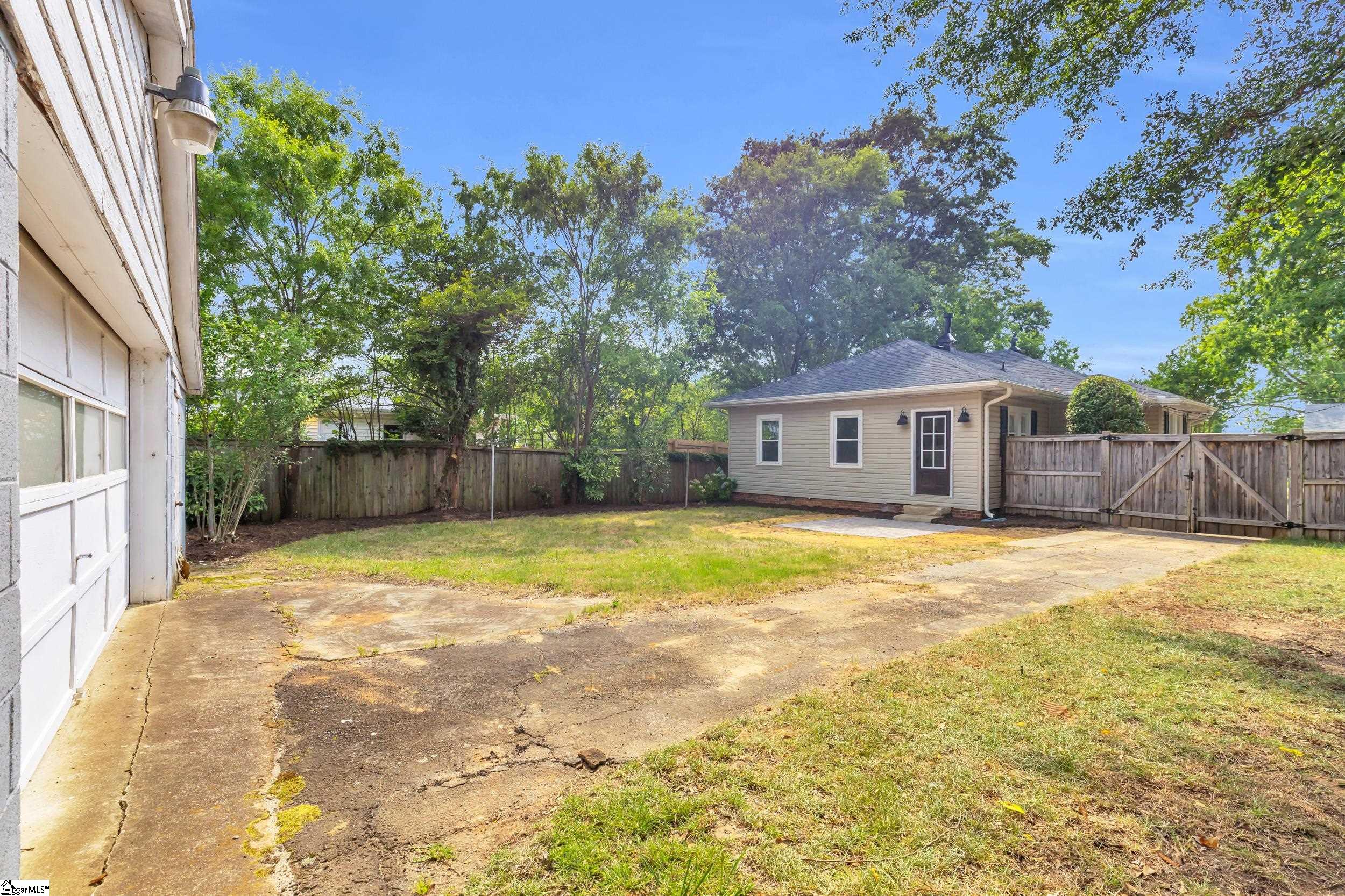 221 Brookdale Avenue Greenville, SC 29607