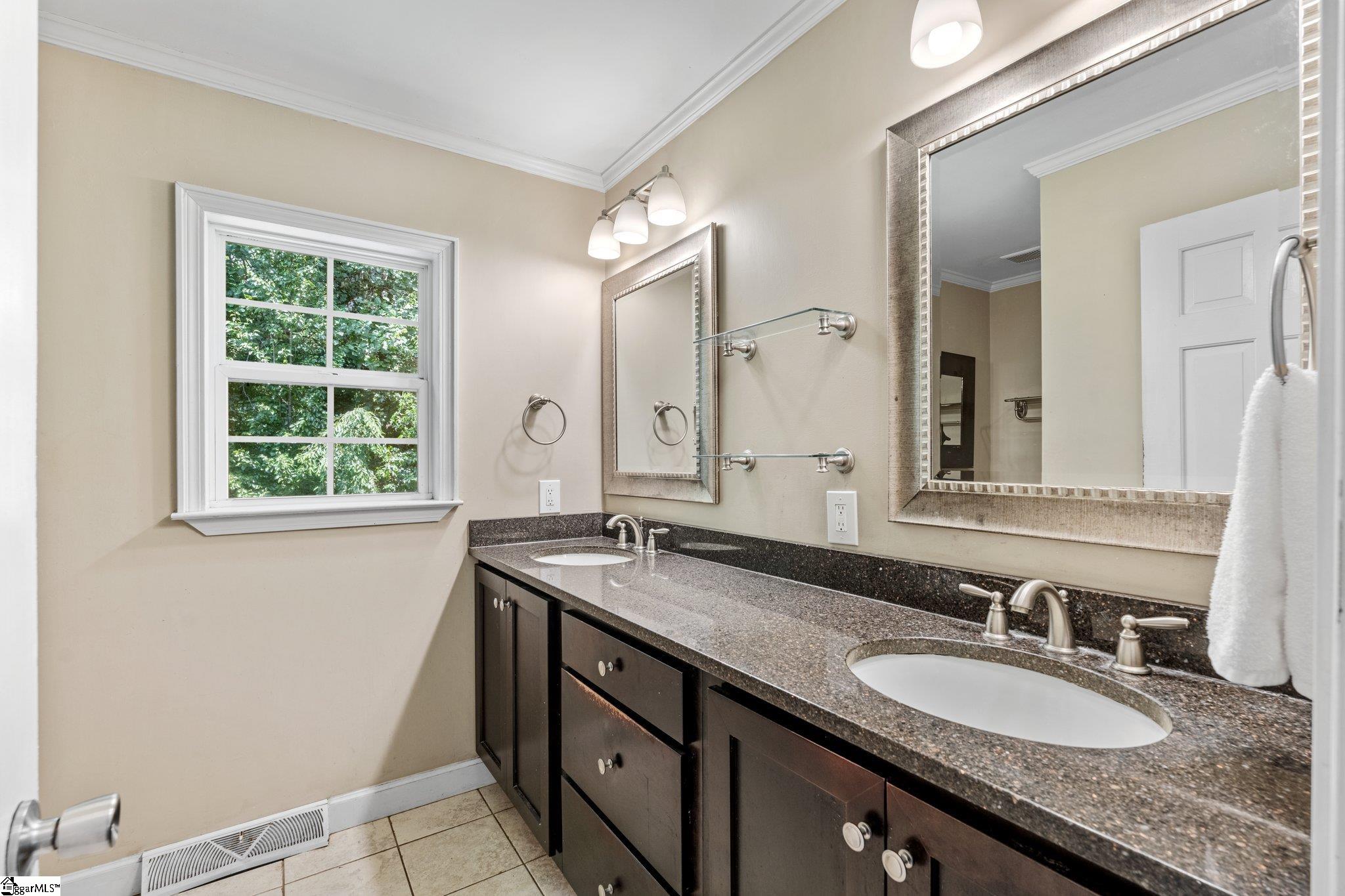 104 Williamsburg Drive Greer, SC 29651