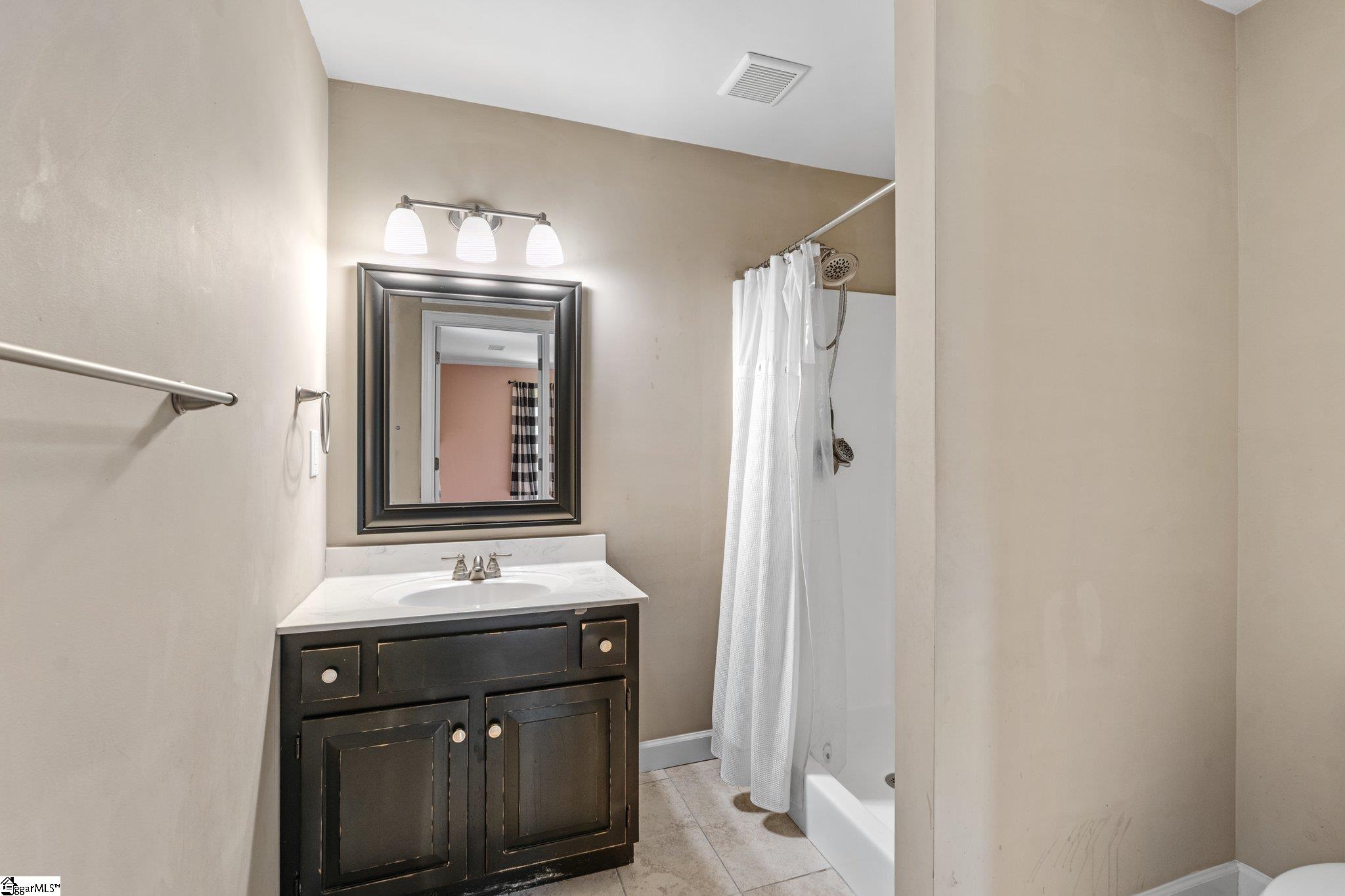 104 Williamsburg Drive Greer, SC 29651