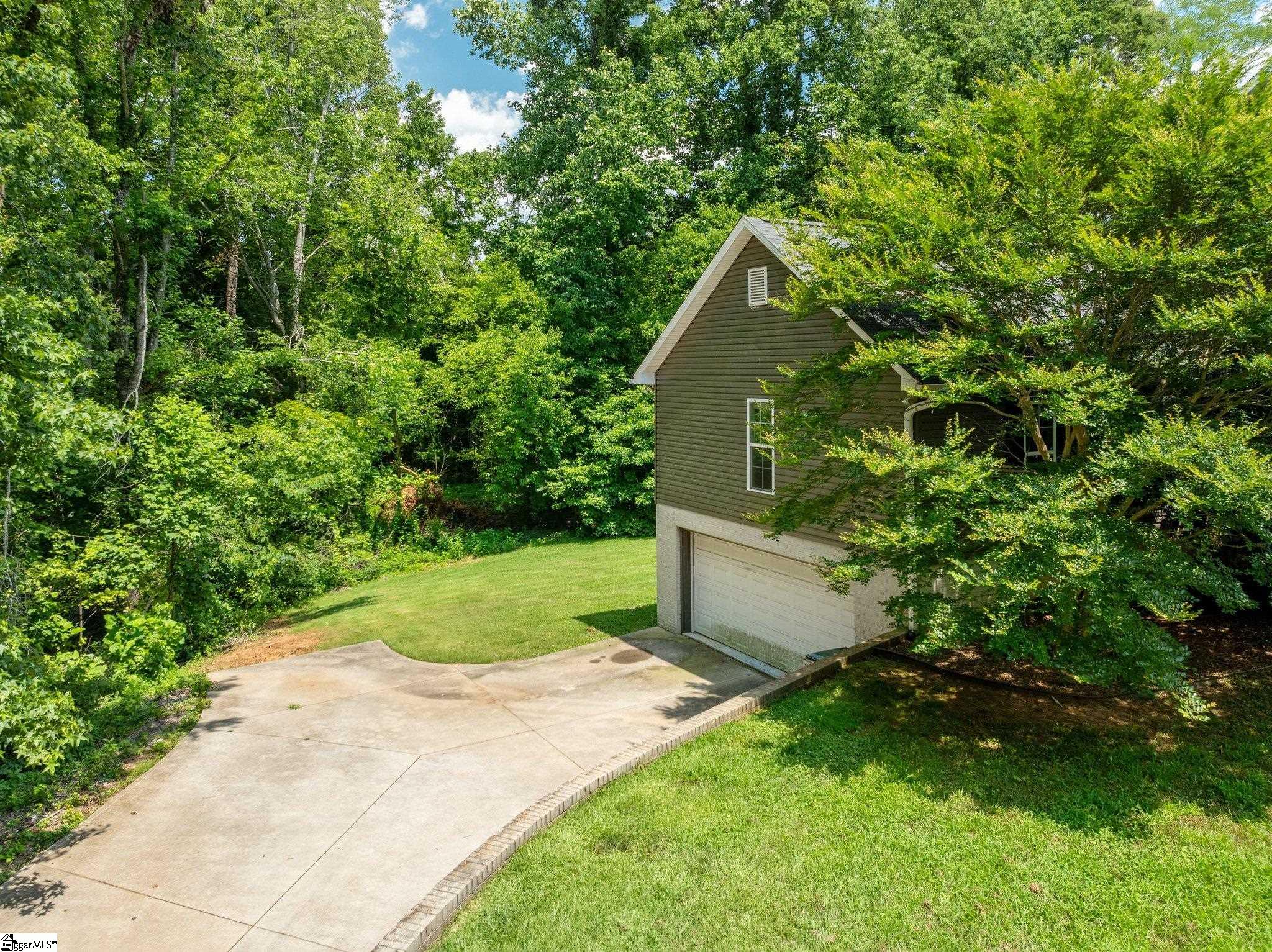 104 Williamsburg Drive Greer, SC 29651