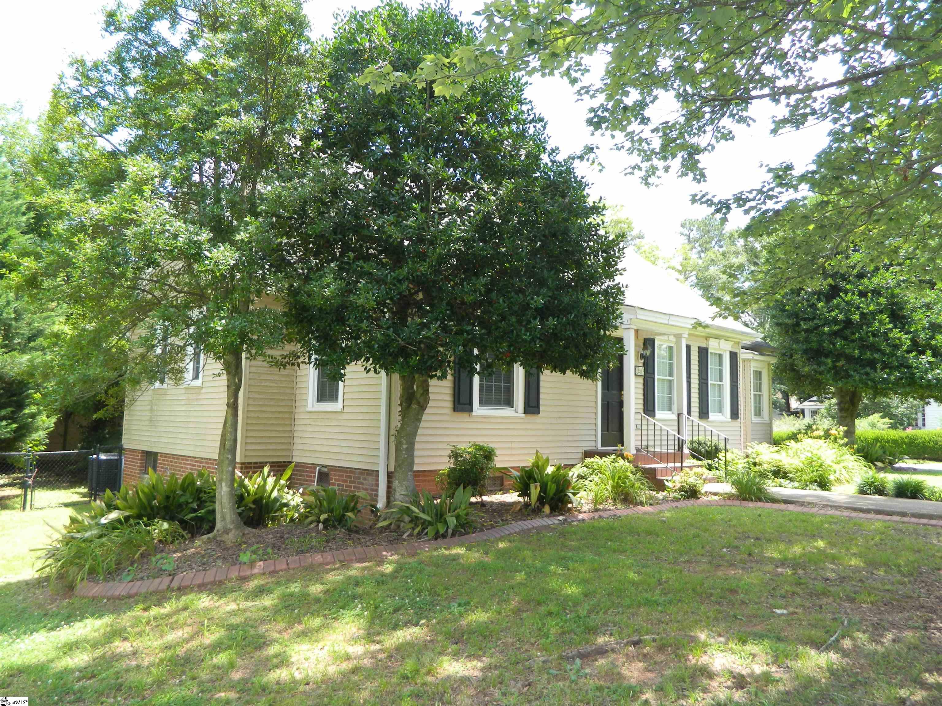 220 Moultrie Square Anderson, SC 29621