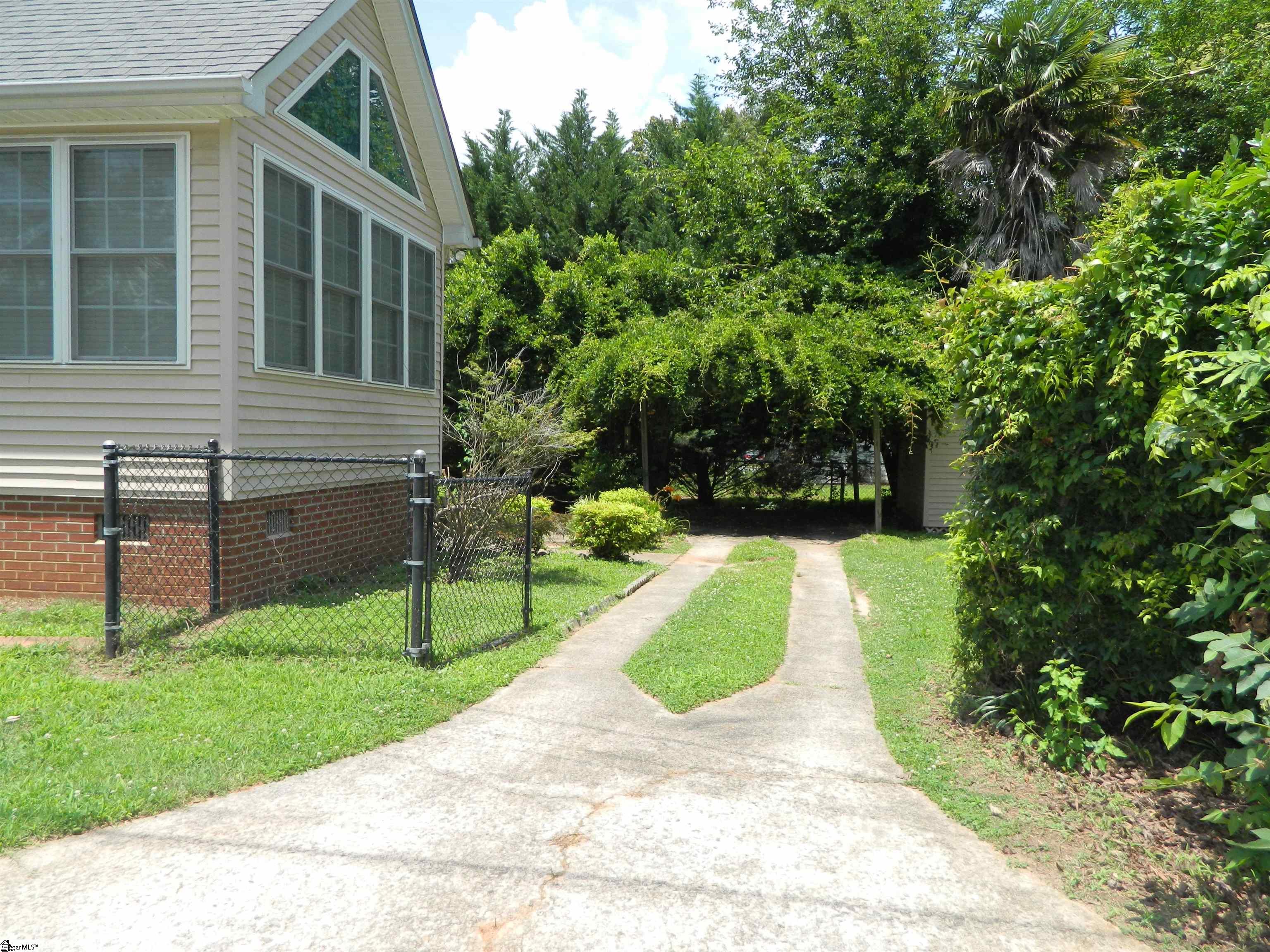 220 Moultrie Square Anderson, SC 29621