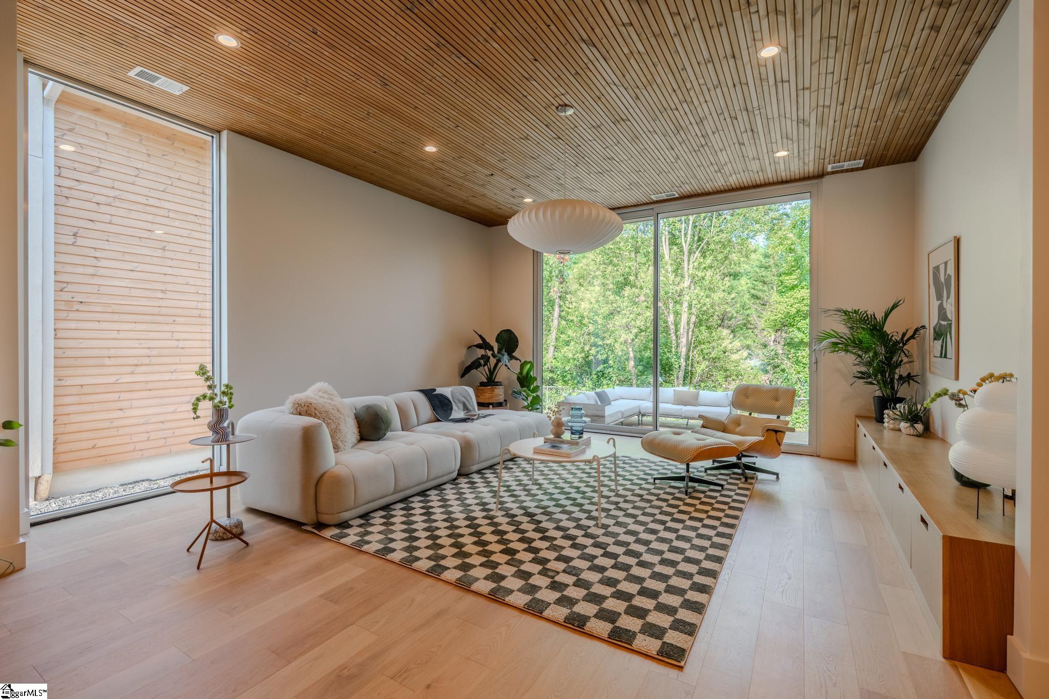 439 Summit Drive Greenville, SC 29609