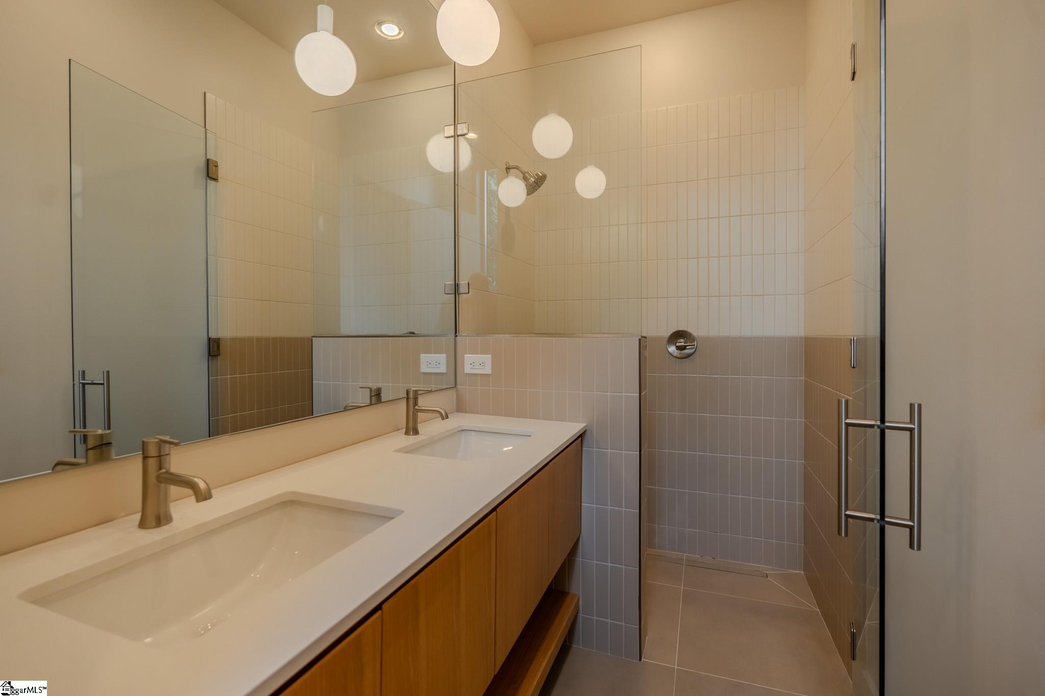 439 Summit Drive Greenville, SC 29609