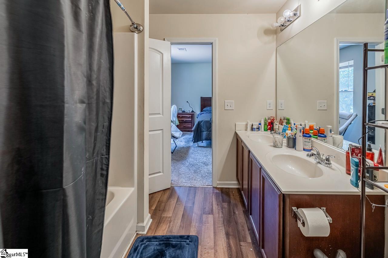 233 Wayfair Lane Wellford, SC 29385