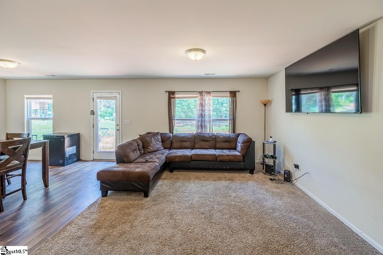 233 Wayfair Lane Wellford, SC 29385