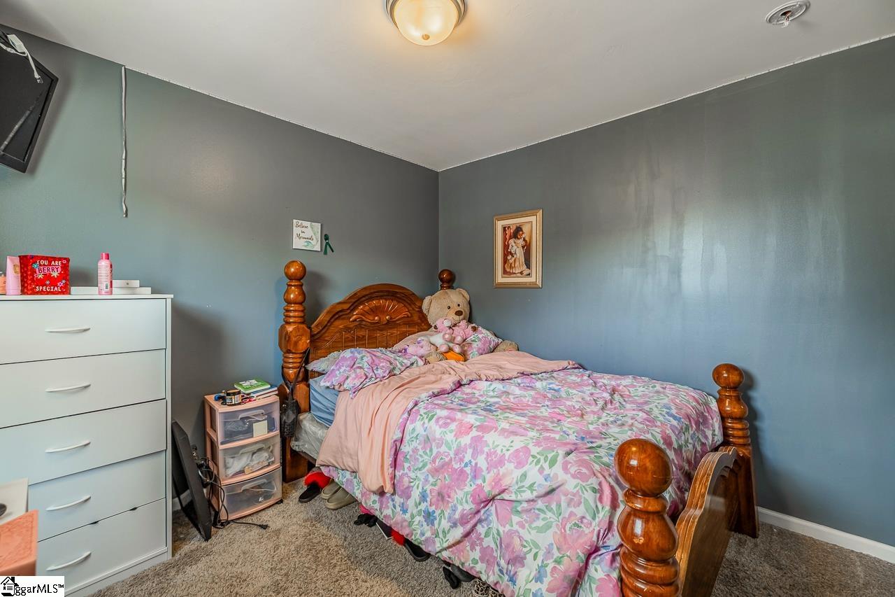 233 Wayfair Lane Wellford, SC 29385