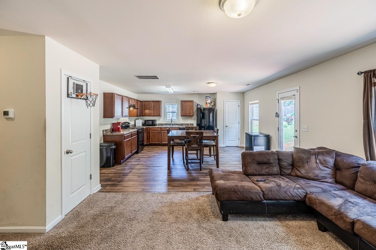 233 Wayfair Lane Wellford, SC 29385