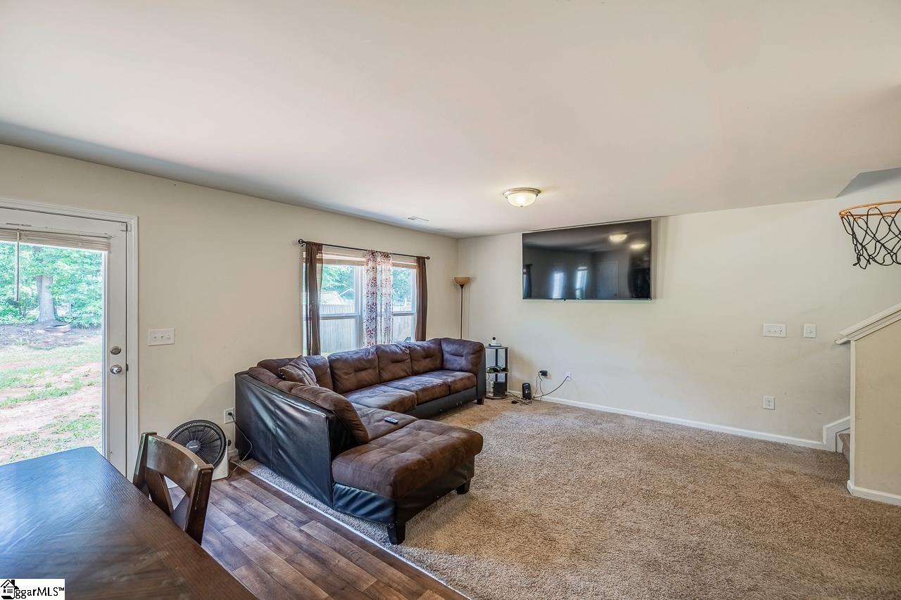 233 Wayfair Lane Wellford, SC 29385