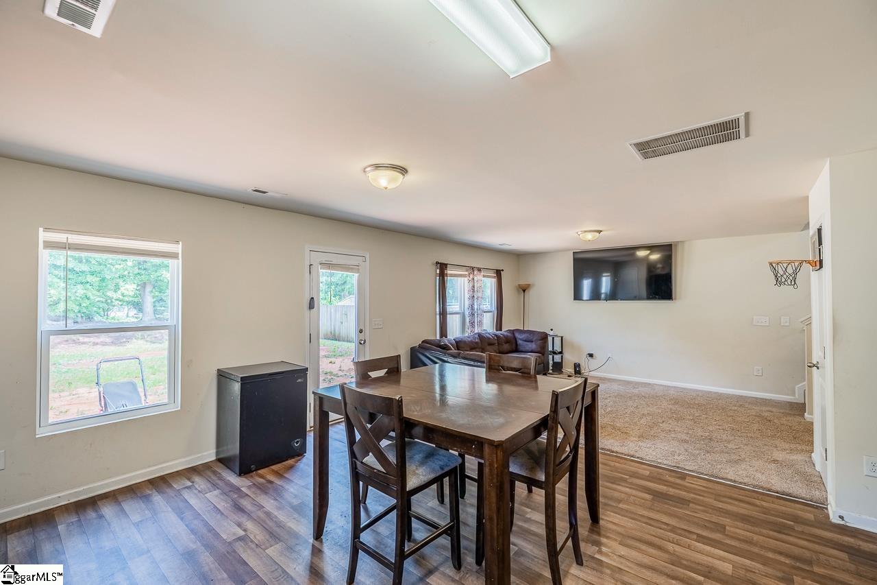 233 Wayfair Lane Wellford, SC 29385