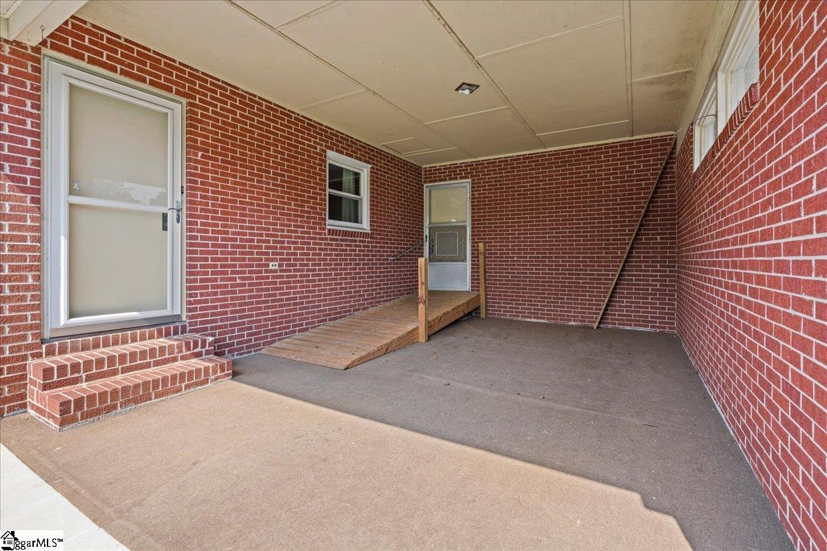 2160 Compton Bridge Road Inman, SC 29340