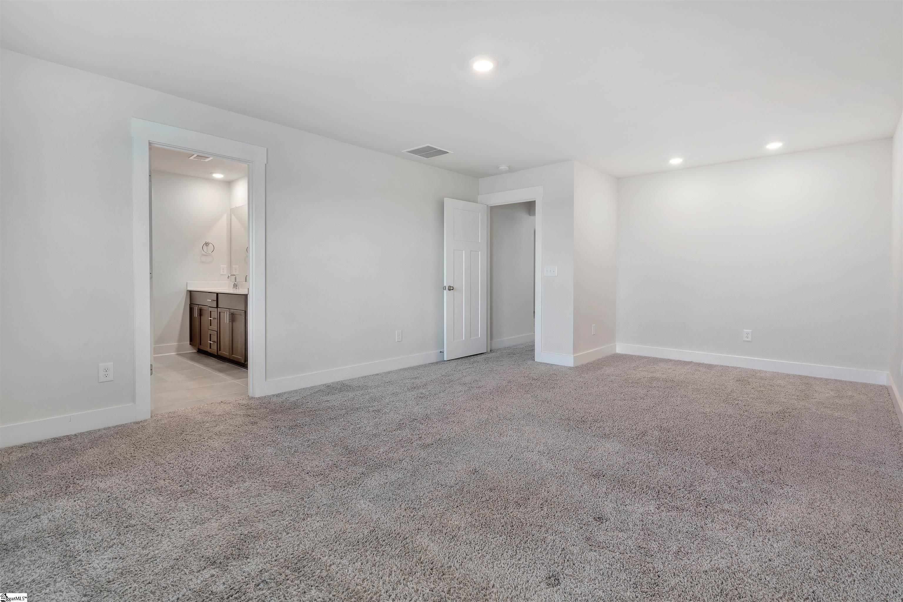 6 Shorncliffe Road Simpsonville, SC 29680