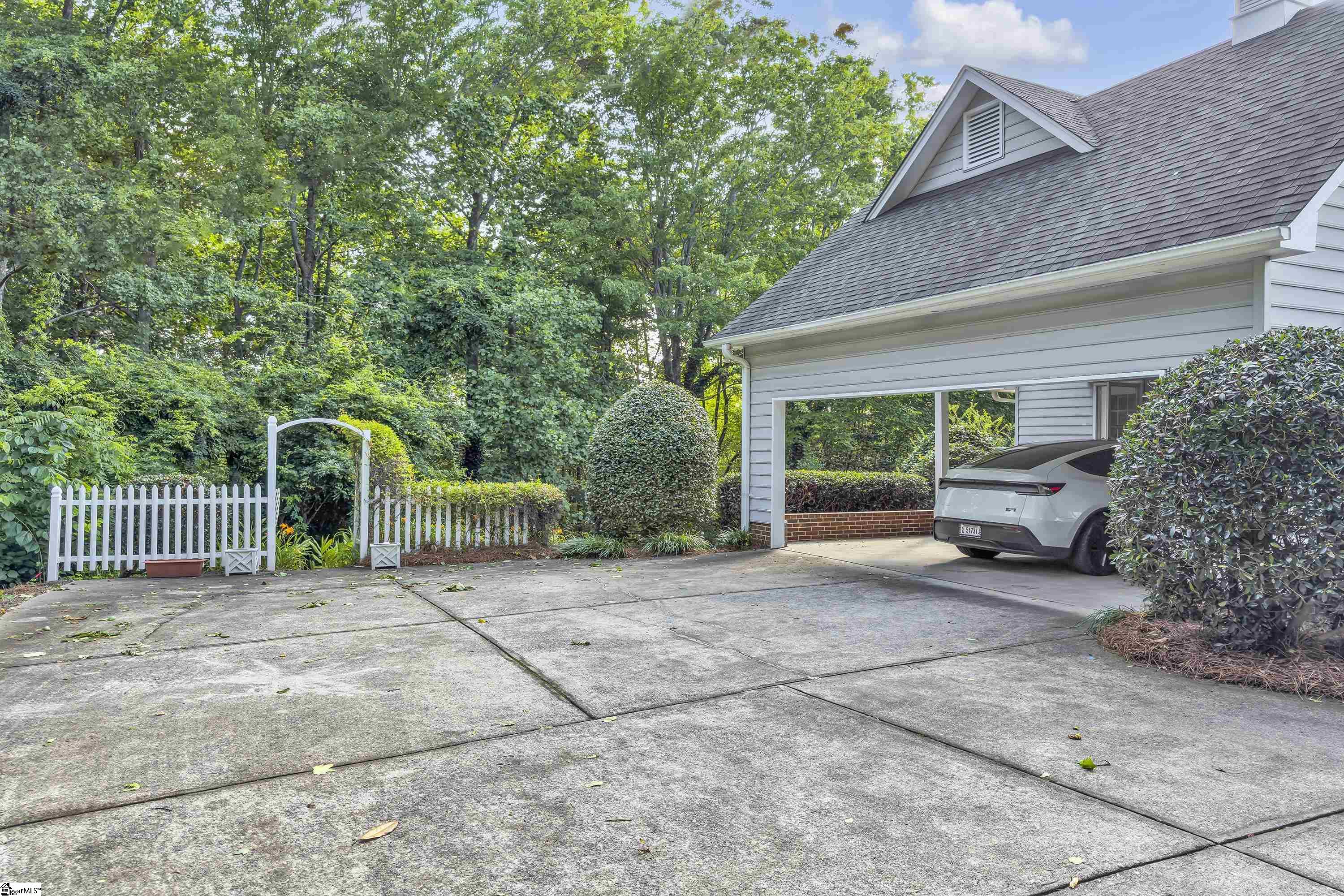 218 Fairview Drive Greenville, SC 29609