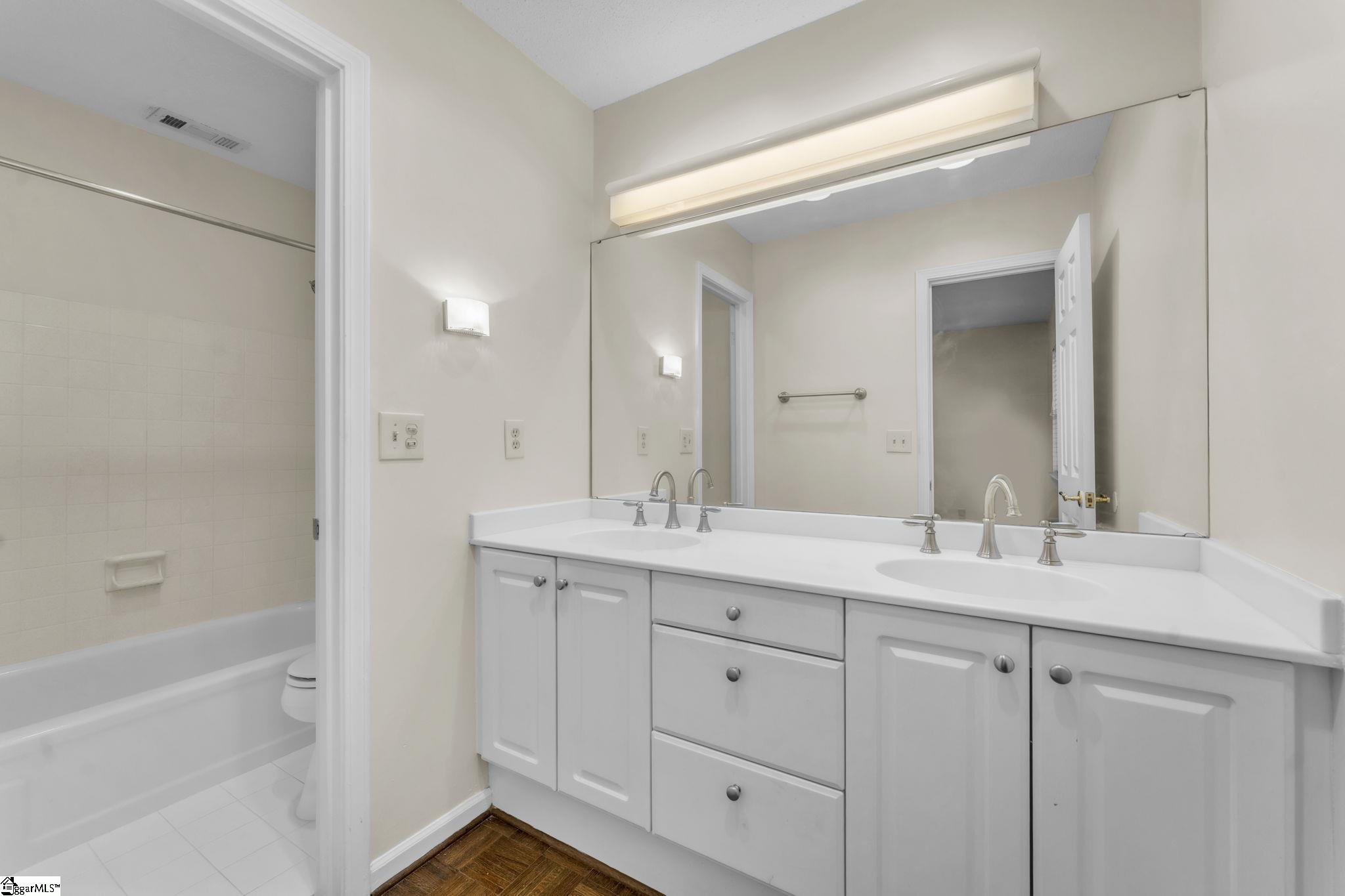 925 Cleveland Street UNIT #240 Greenville, SC 29601