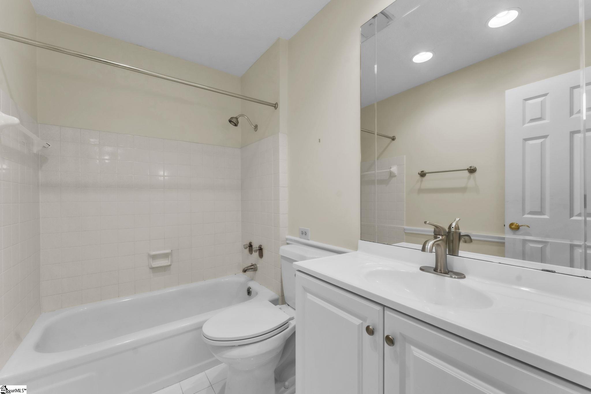 925 Cleveland Street UNIT #240 Greenville, SC 29601