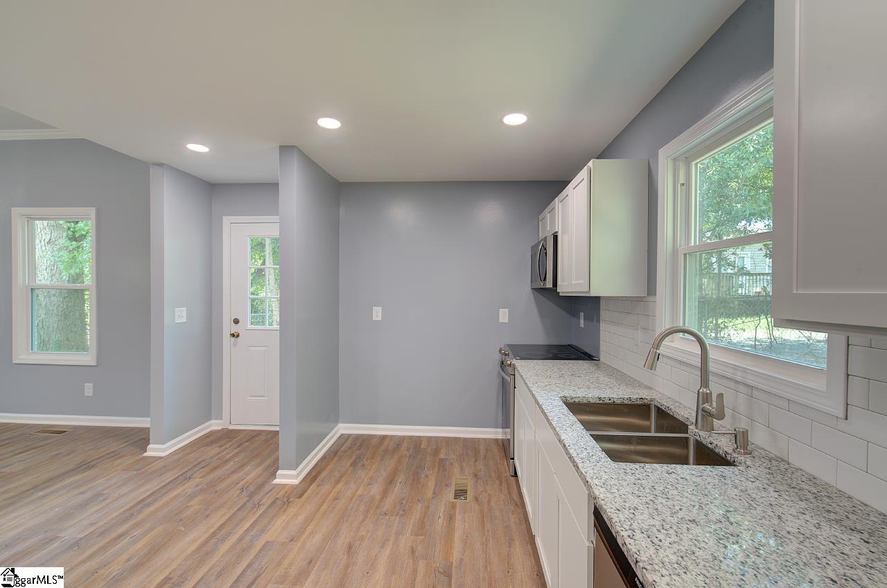 1 8th Street Greenville, SC 29611