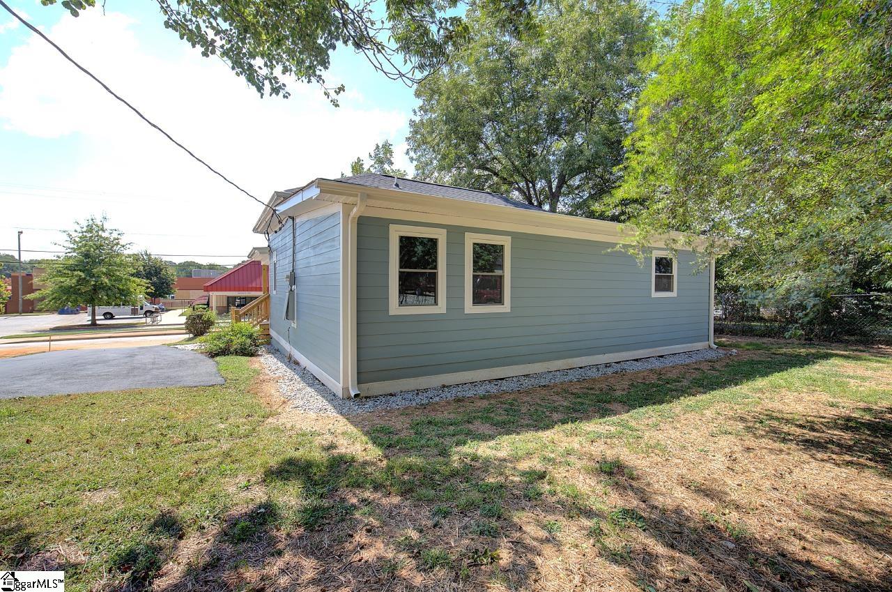1 8th Street Greenville, SC 29611