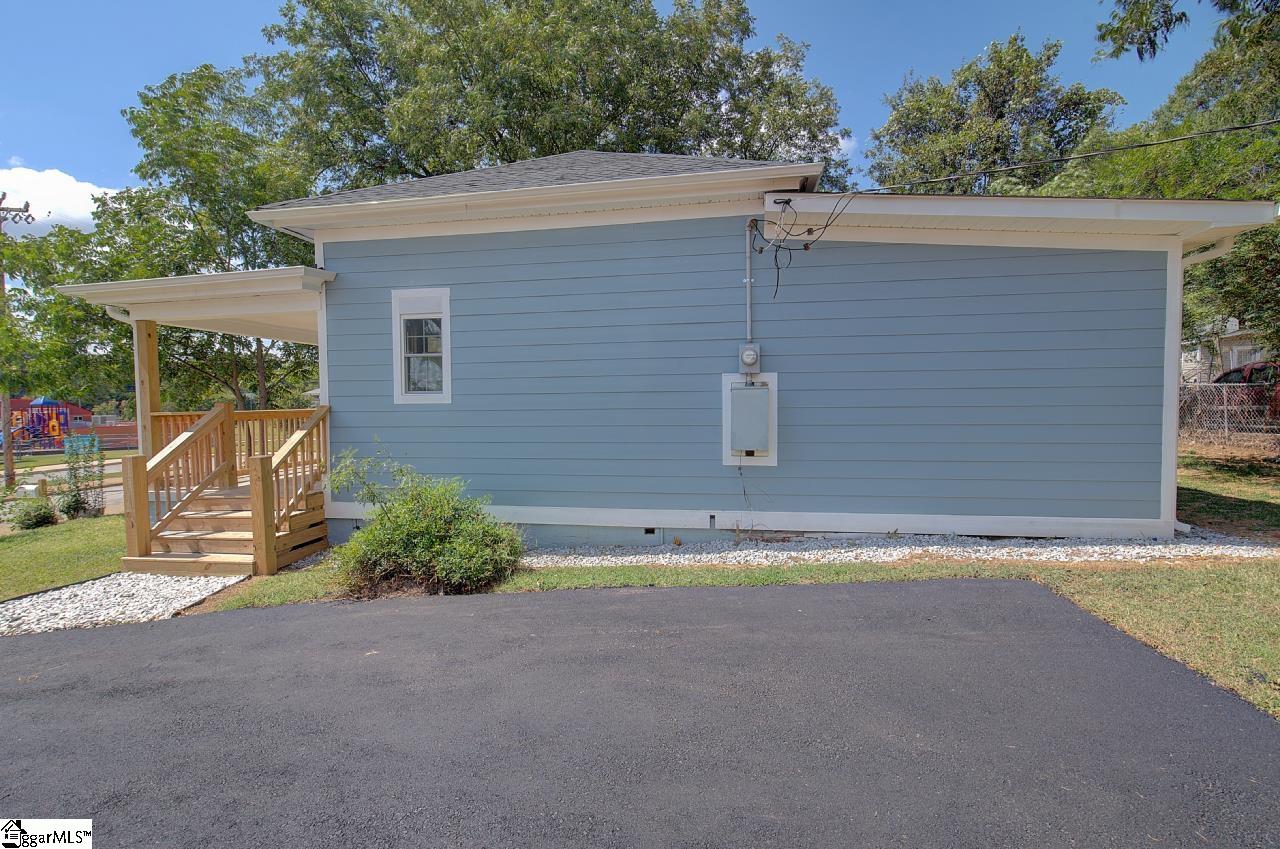 1 8th Street Greenville, SC 29611