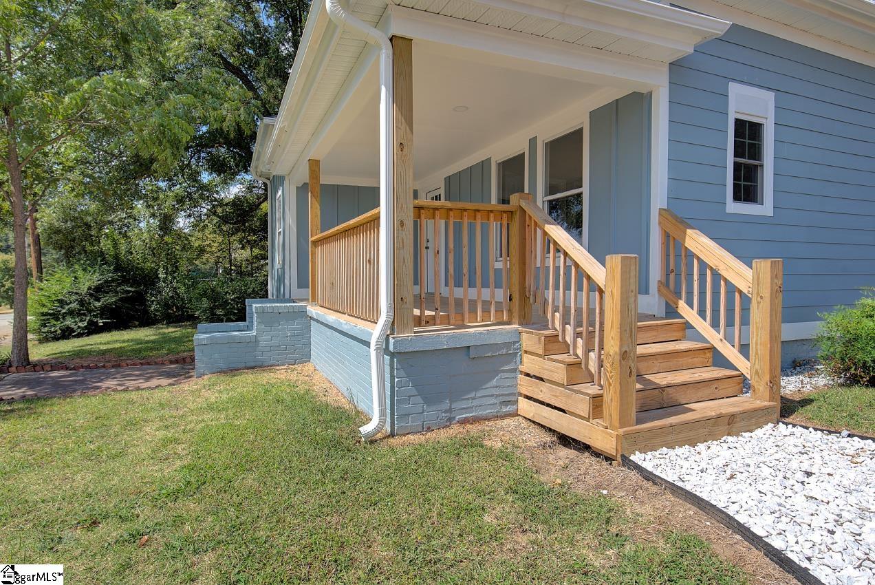1 8th Street Greenville, SC 29611