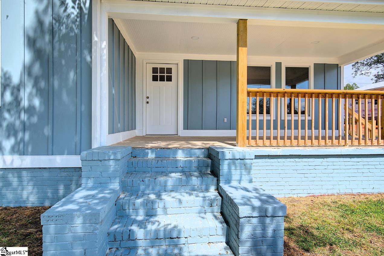 1 8th Street Greenville, SC 29611