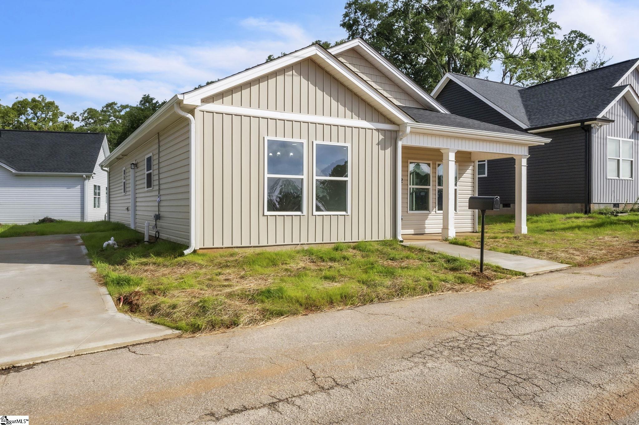 182 Ridge Street Spartanburg, SC 29302