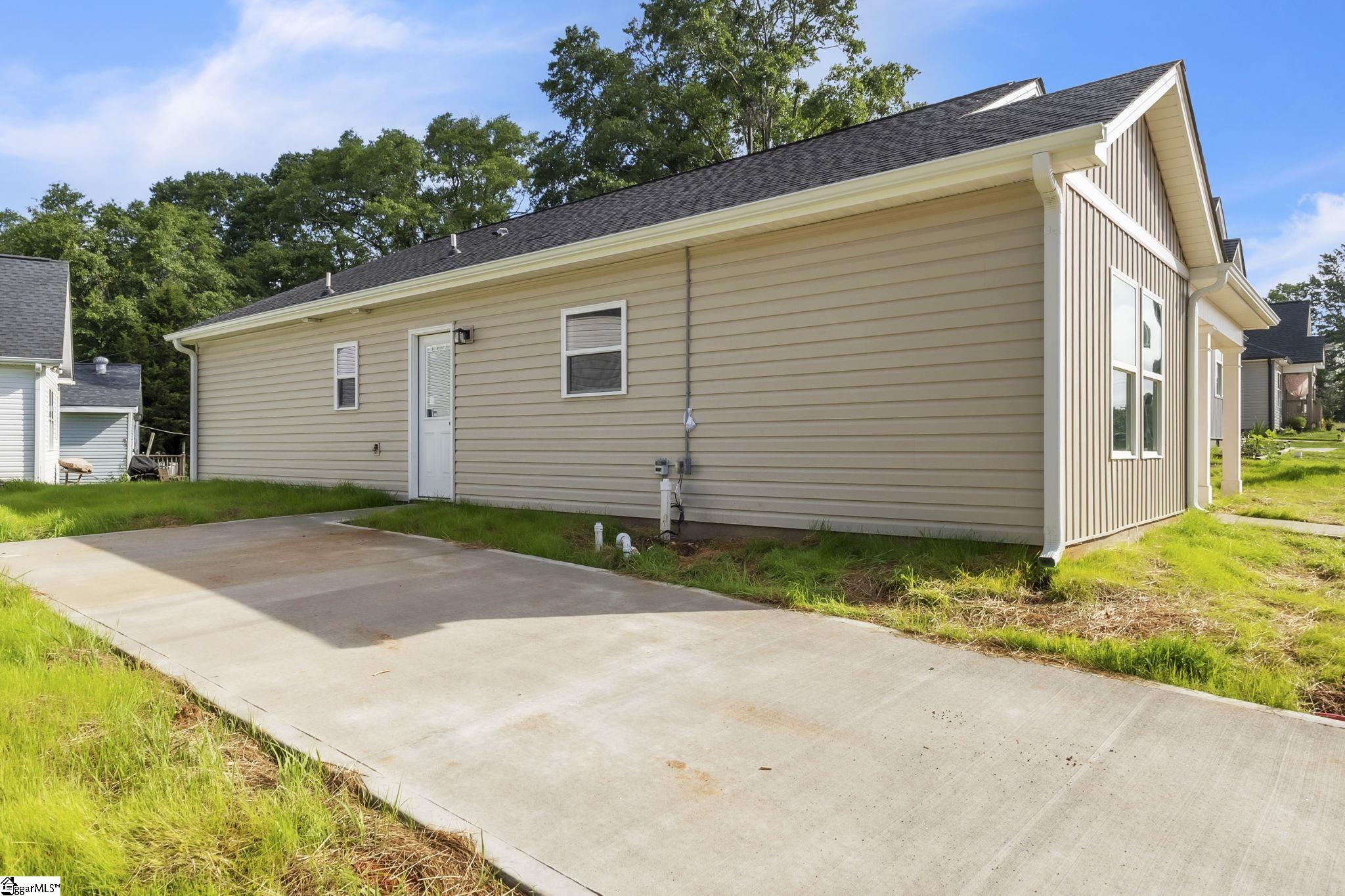 182 Ridge Street Spartanburg, SC 29302