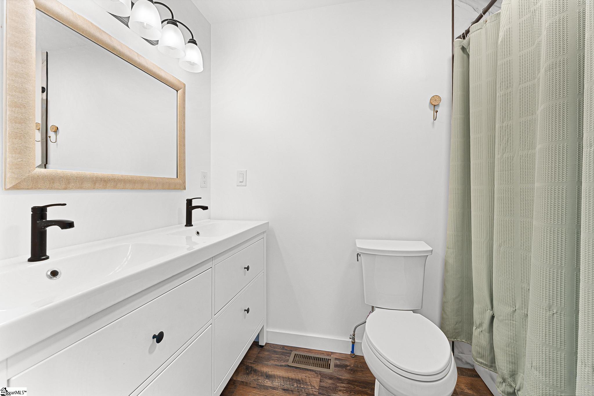 25 E 5th Street Greenville, SC 29611
