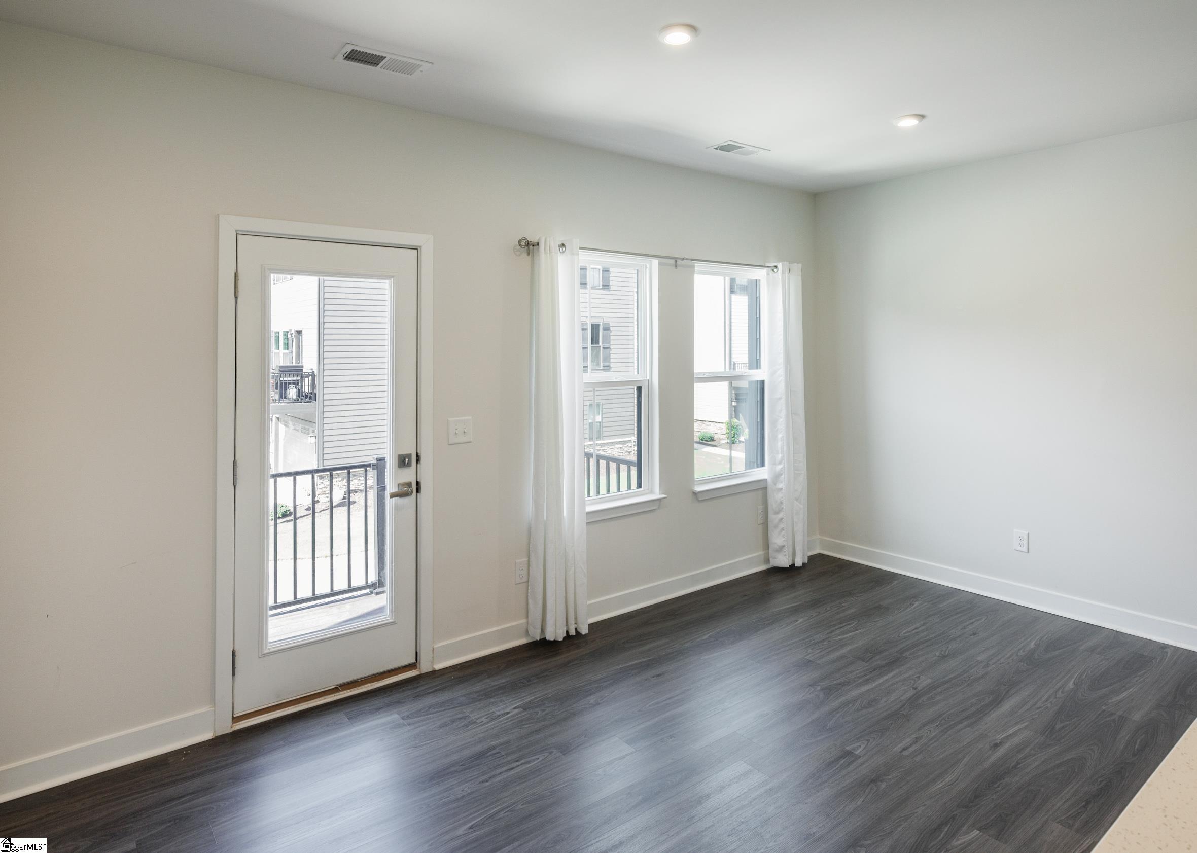 29 Rollins Avenue Greenville, SC 29607