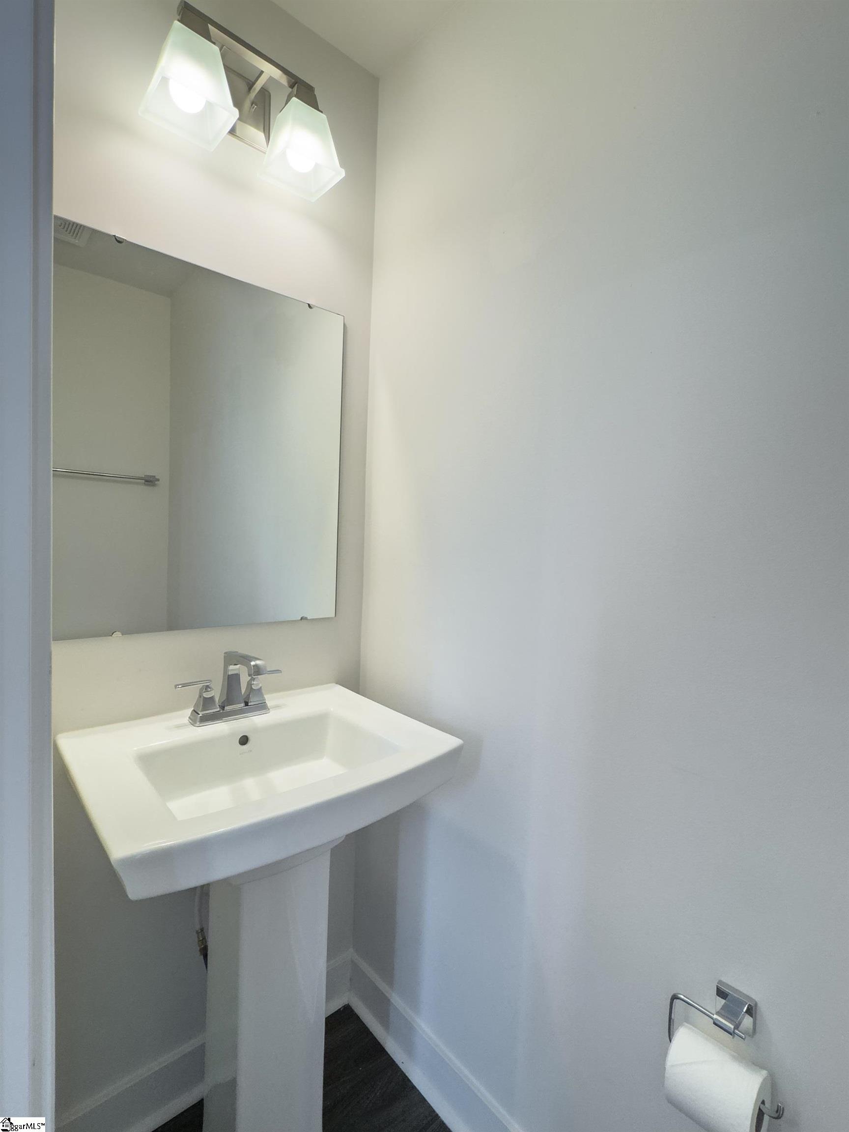 29 Rollins Avenue Greenville, SC 29607