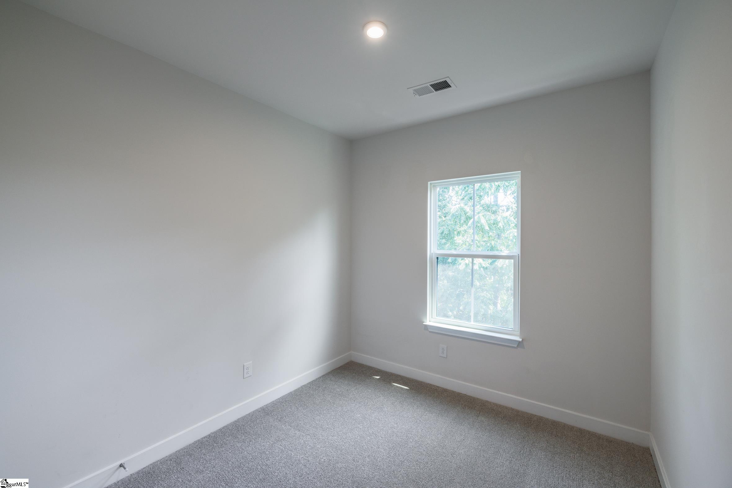 29 Rollins Avenue Greenville, SC 29607