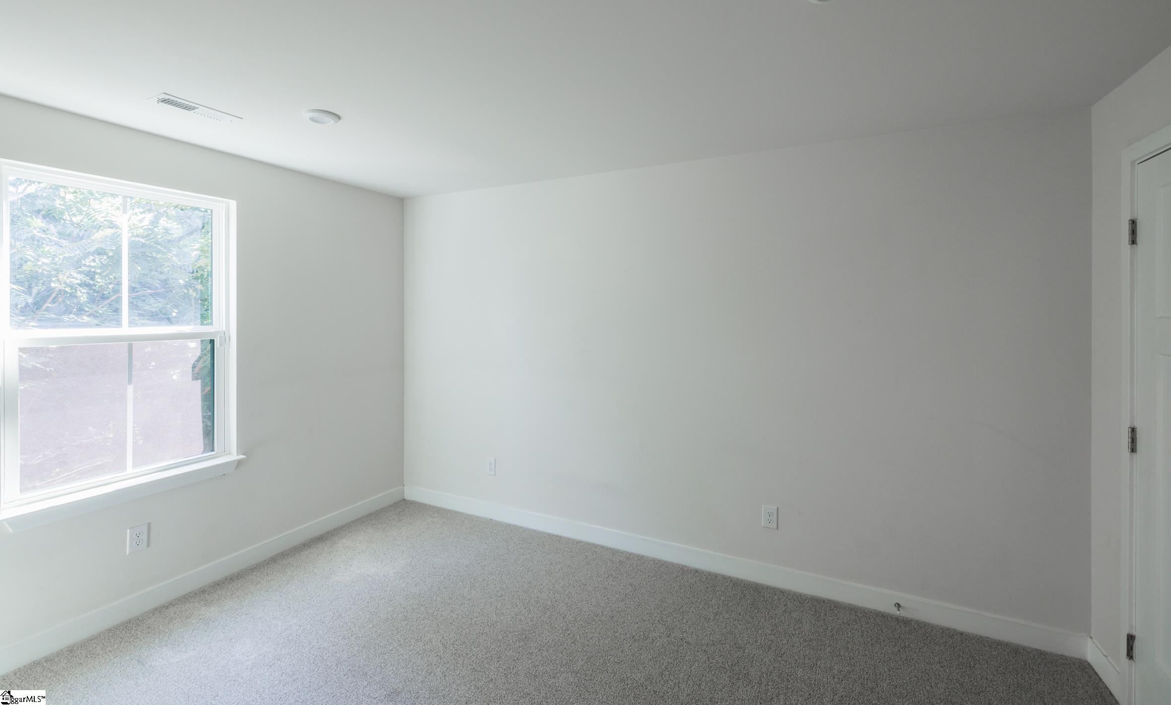 29 Rollins Avenue Greenville, SC 29607