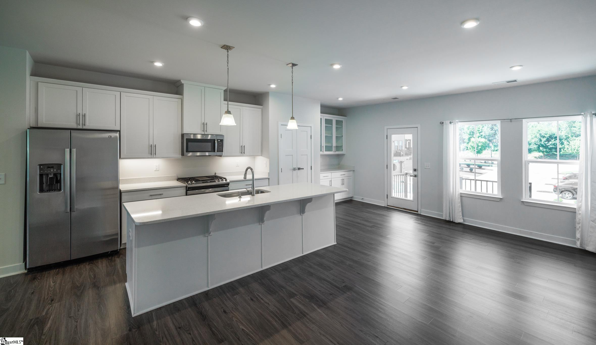 29 Rollins Avenue Greenville, SC 29607