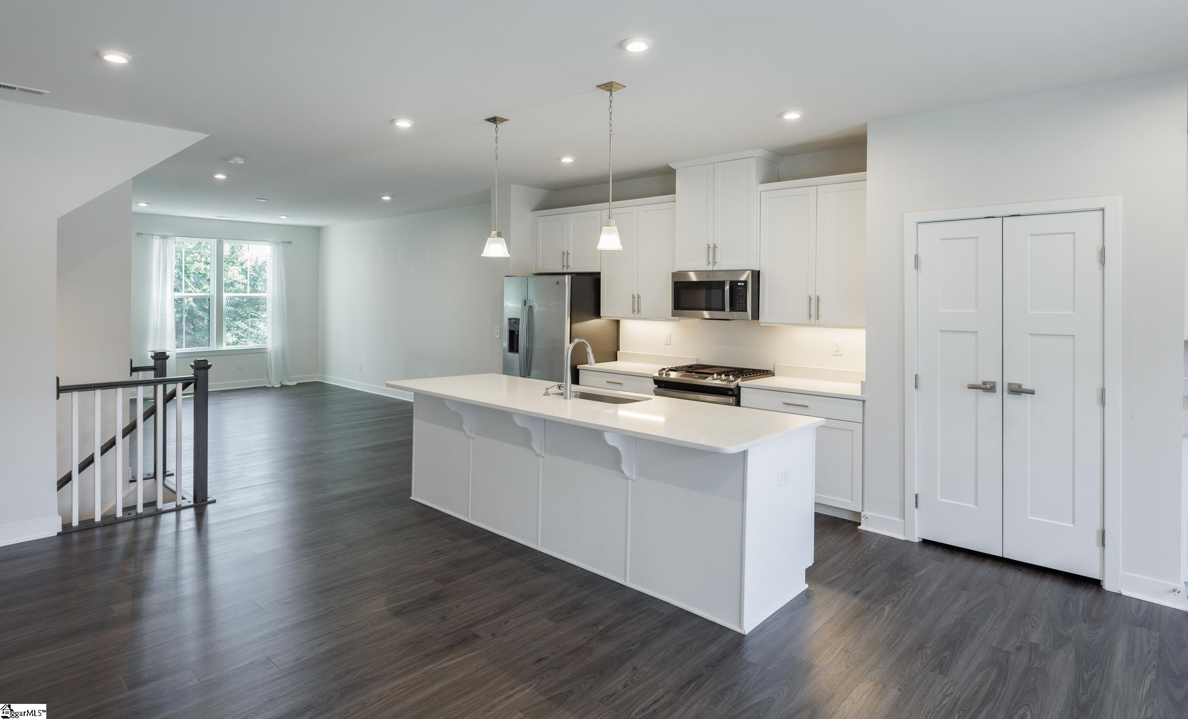 29 Rollins Avenue Greenville, SC 29607