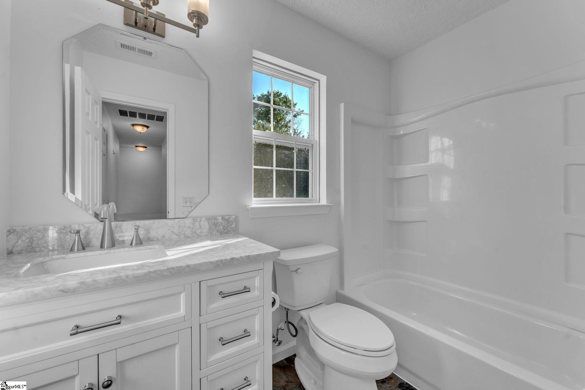 21 Glencove Court Simpsonville, SC 29681