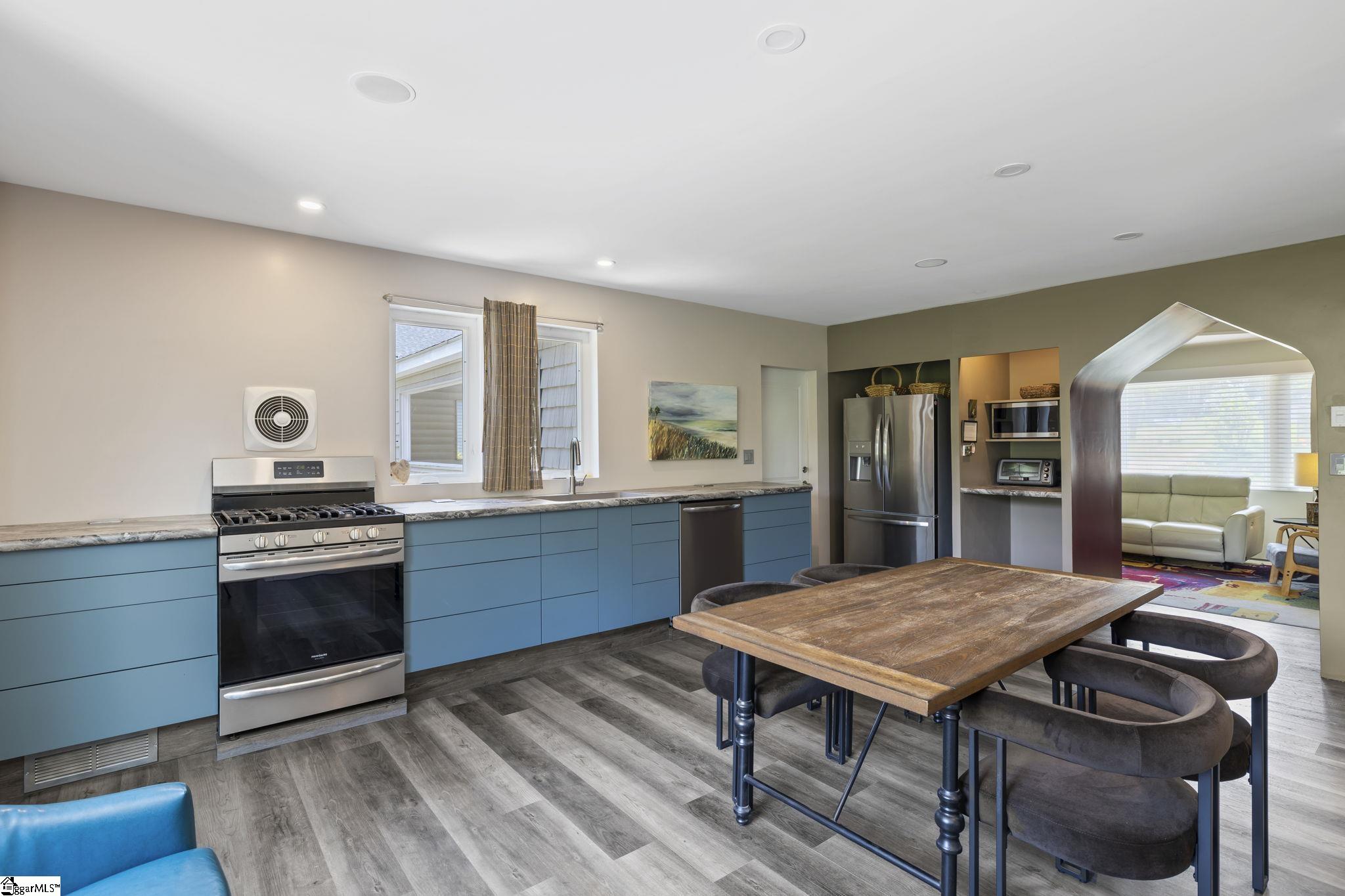 216 Rodney Avenue Greenville, SC 29617