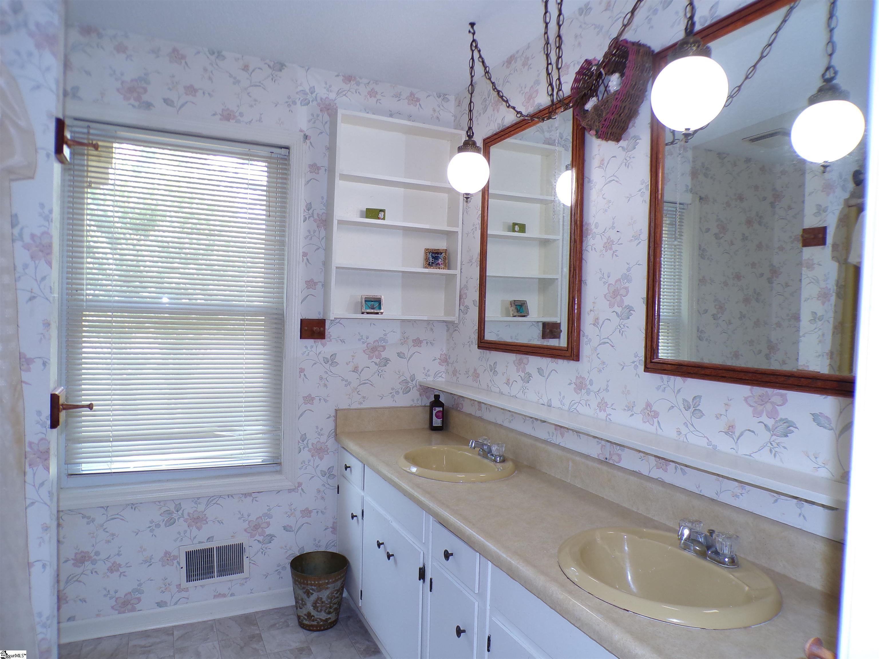 190 Wedgewood Place Spartanburg, SC 29302