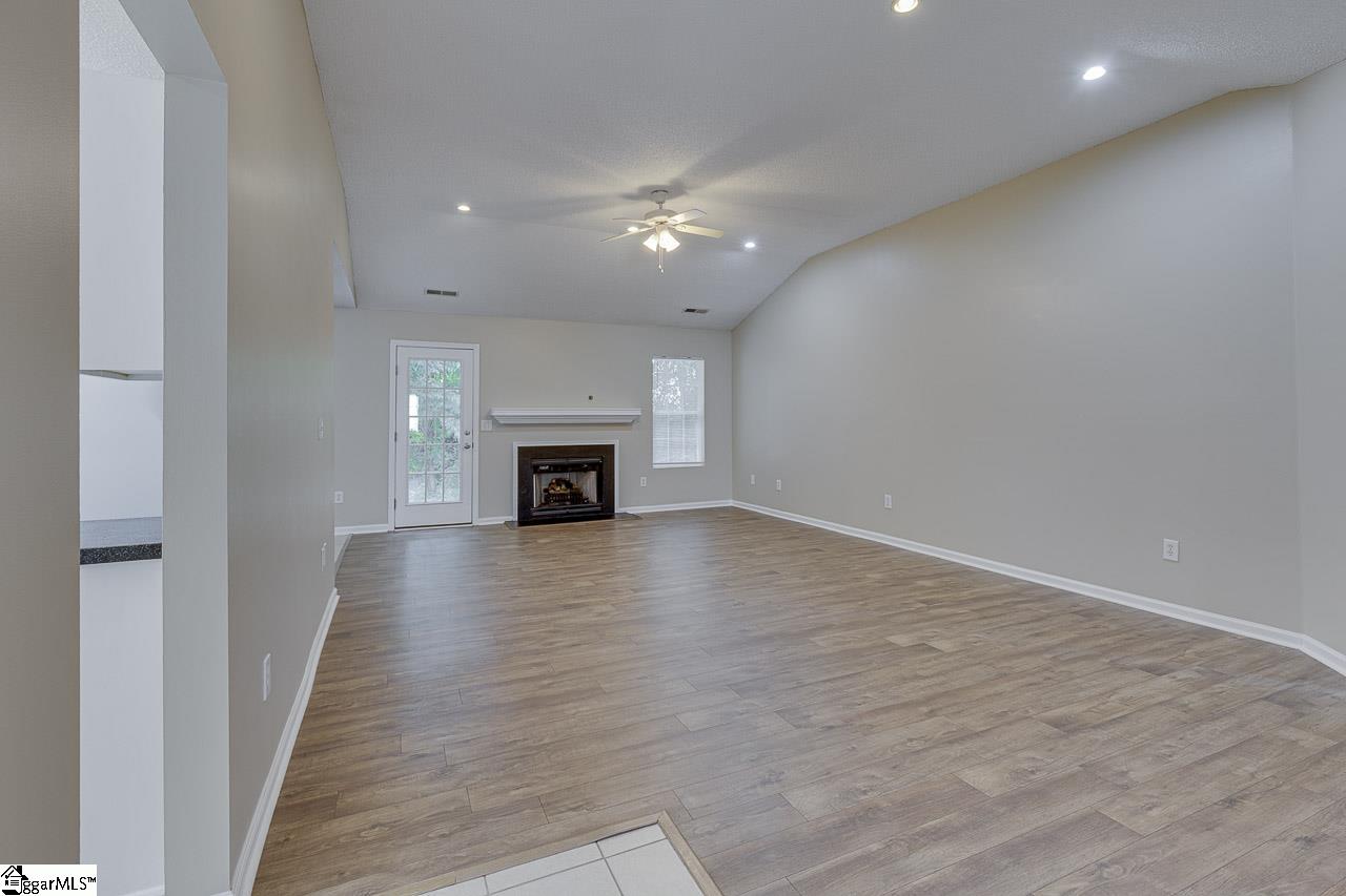 256 Weston Valley Drive Moore, SC 29369
