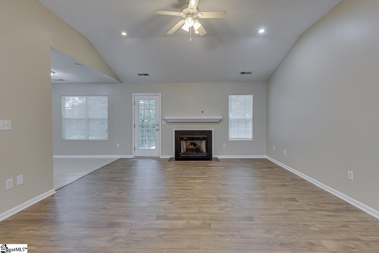 256 Weston Valley Drive Moore, SC 29369