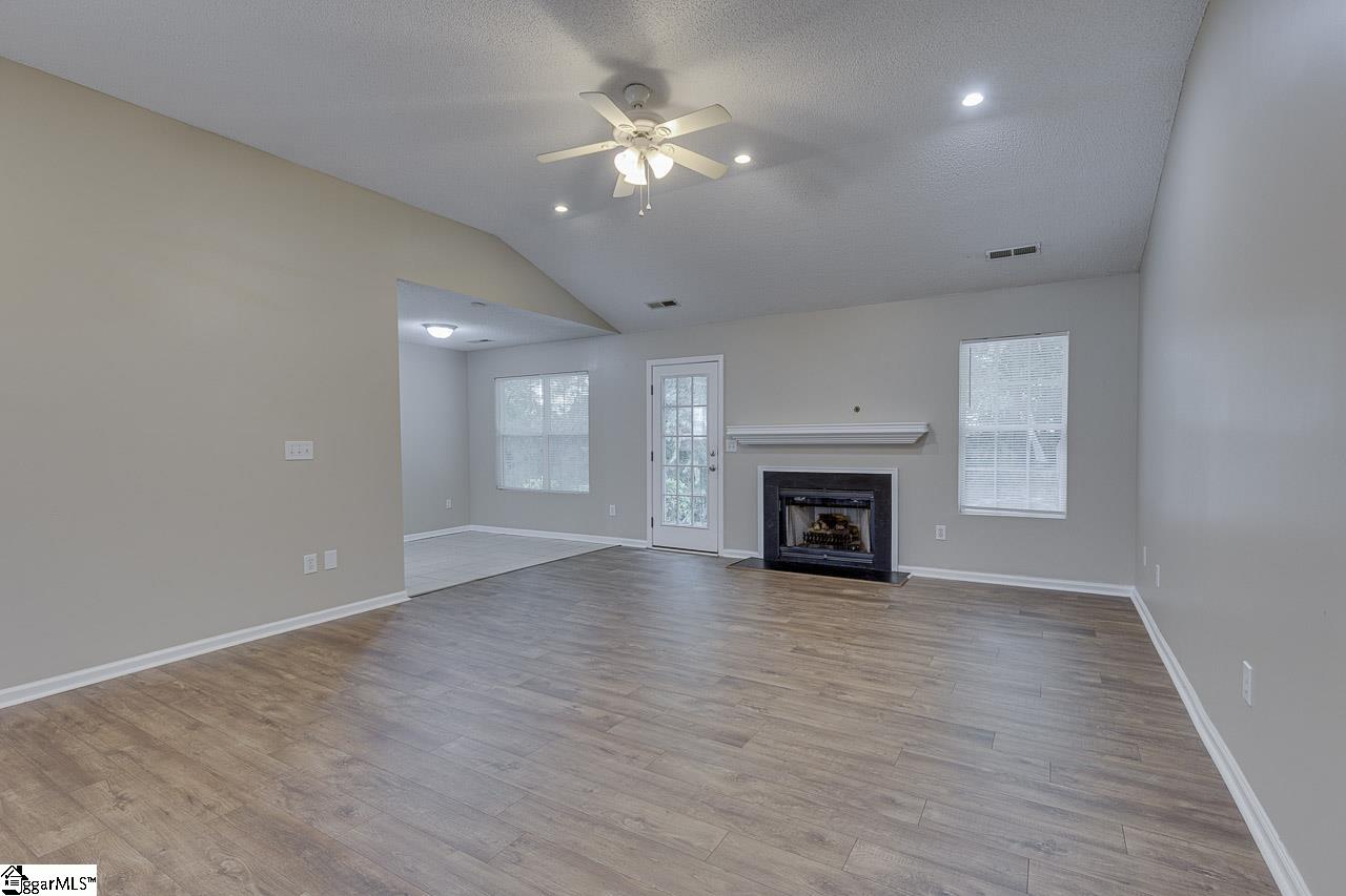 256 Weston Valley Drive Moore, SC 29369